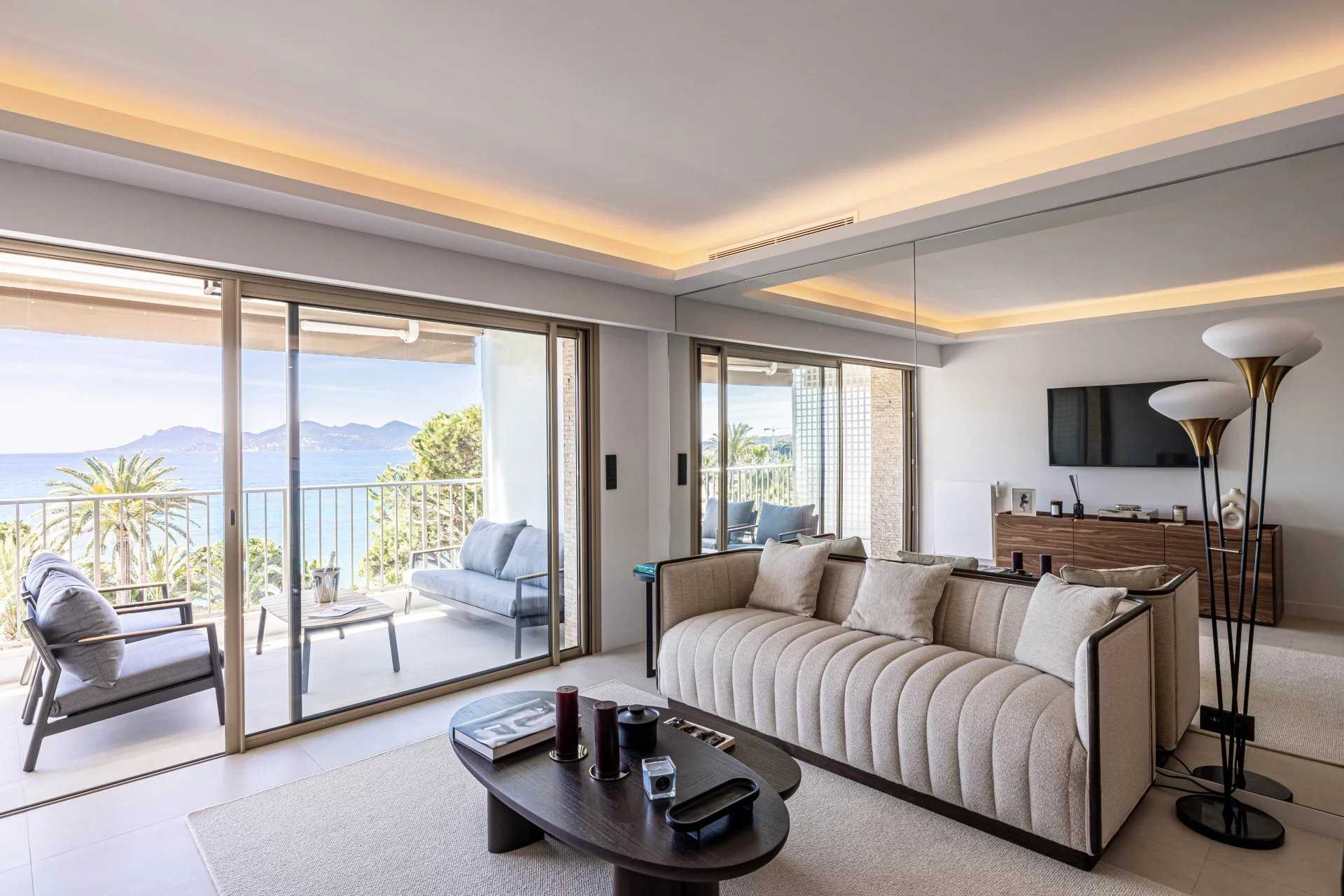 CANNES CROISETTE - PANORAMIC SEA VIEW - 2 BEDROOM APARTMENT picture 10