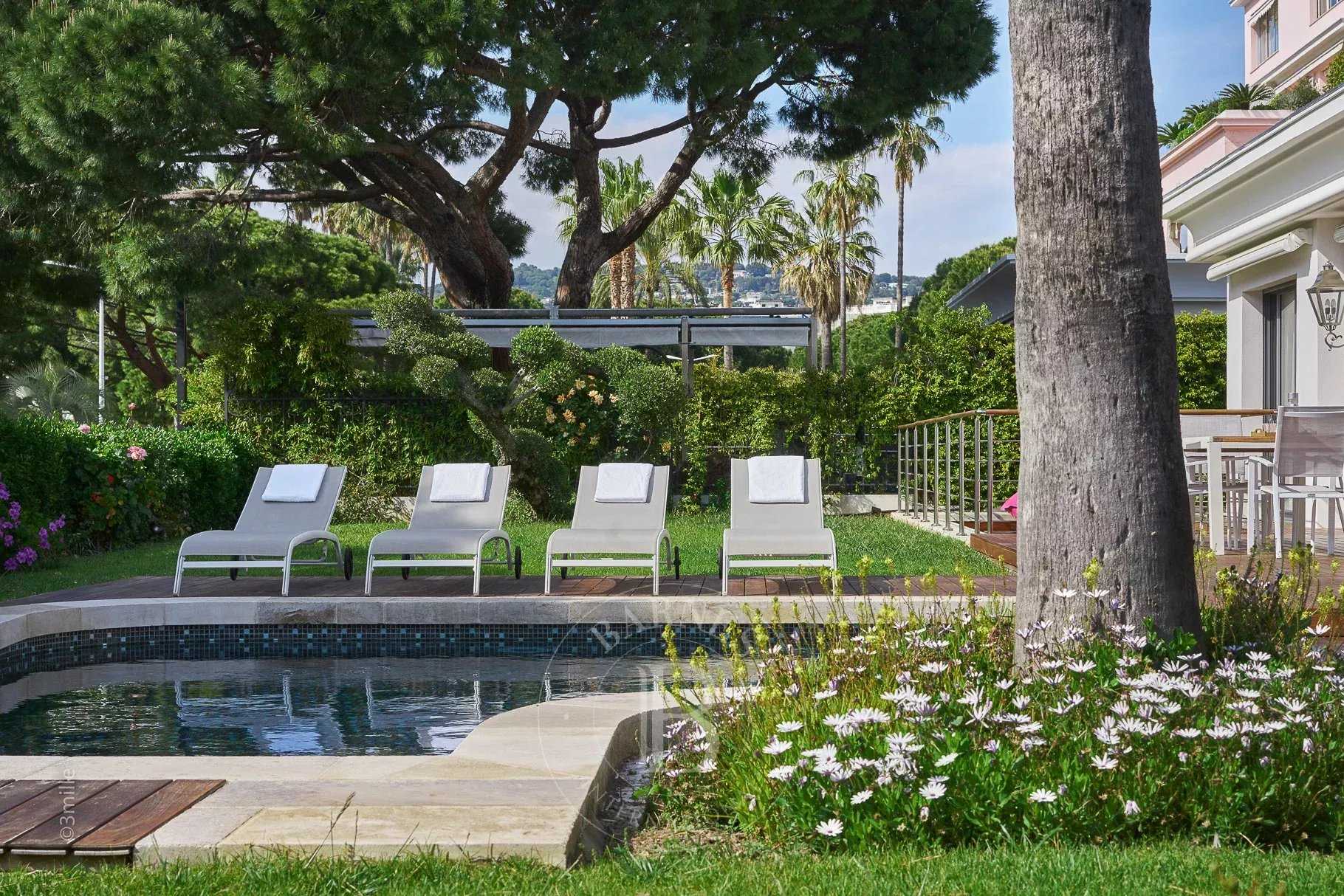 Cannes  - Villa 6 Pi&egrave;ces 5 Chambres