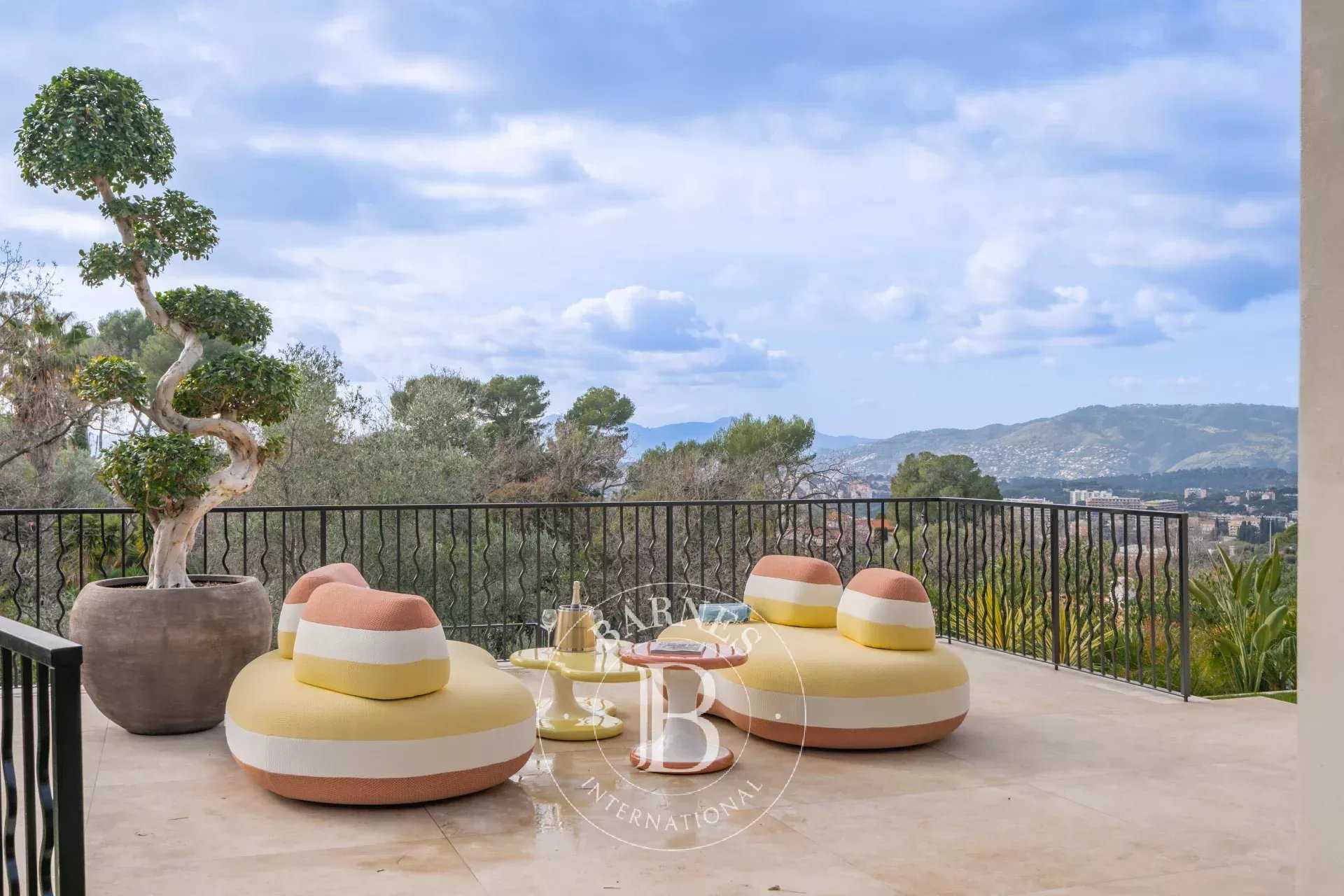 Cannes  - Villa 7 Pi&egrave;ces 5 Chambres