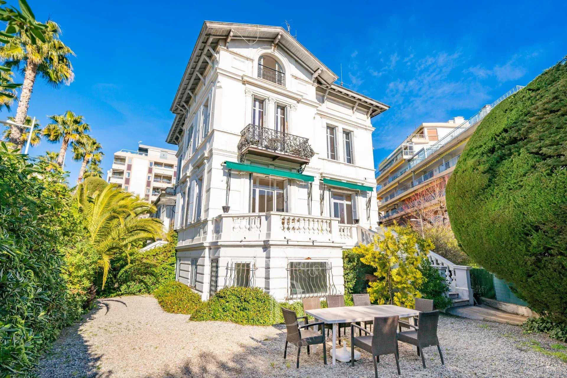 Antibes  - Propriété 14 Pièces 10 Chambres