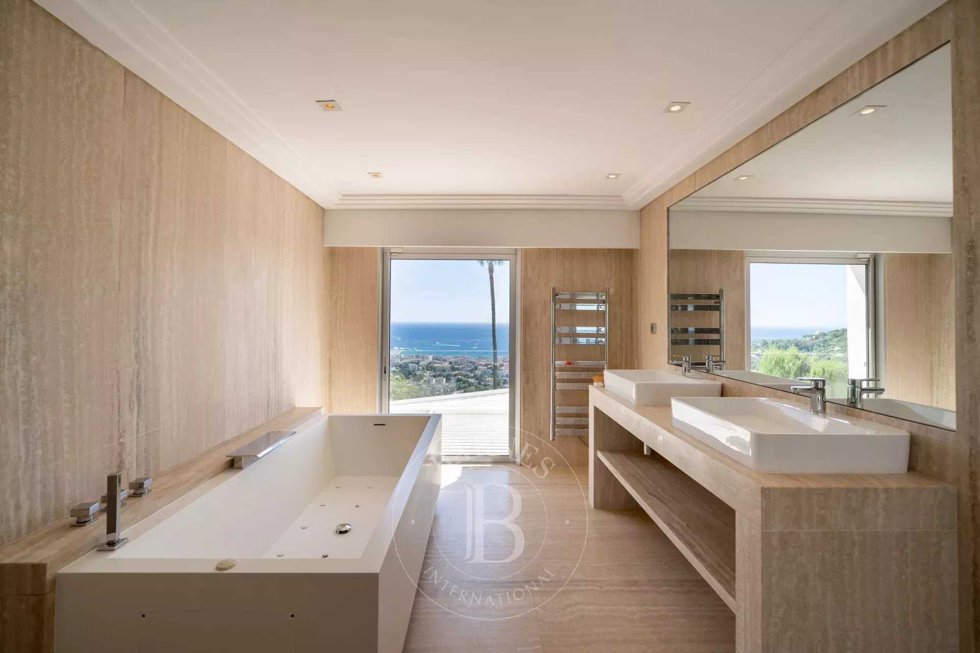 Cannes  - Villa 8 Pi&egrave;ces 5 Chambres