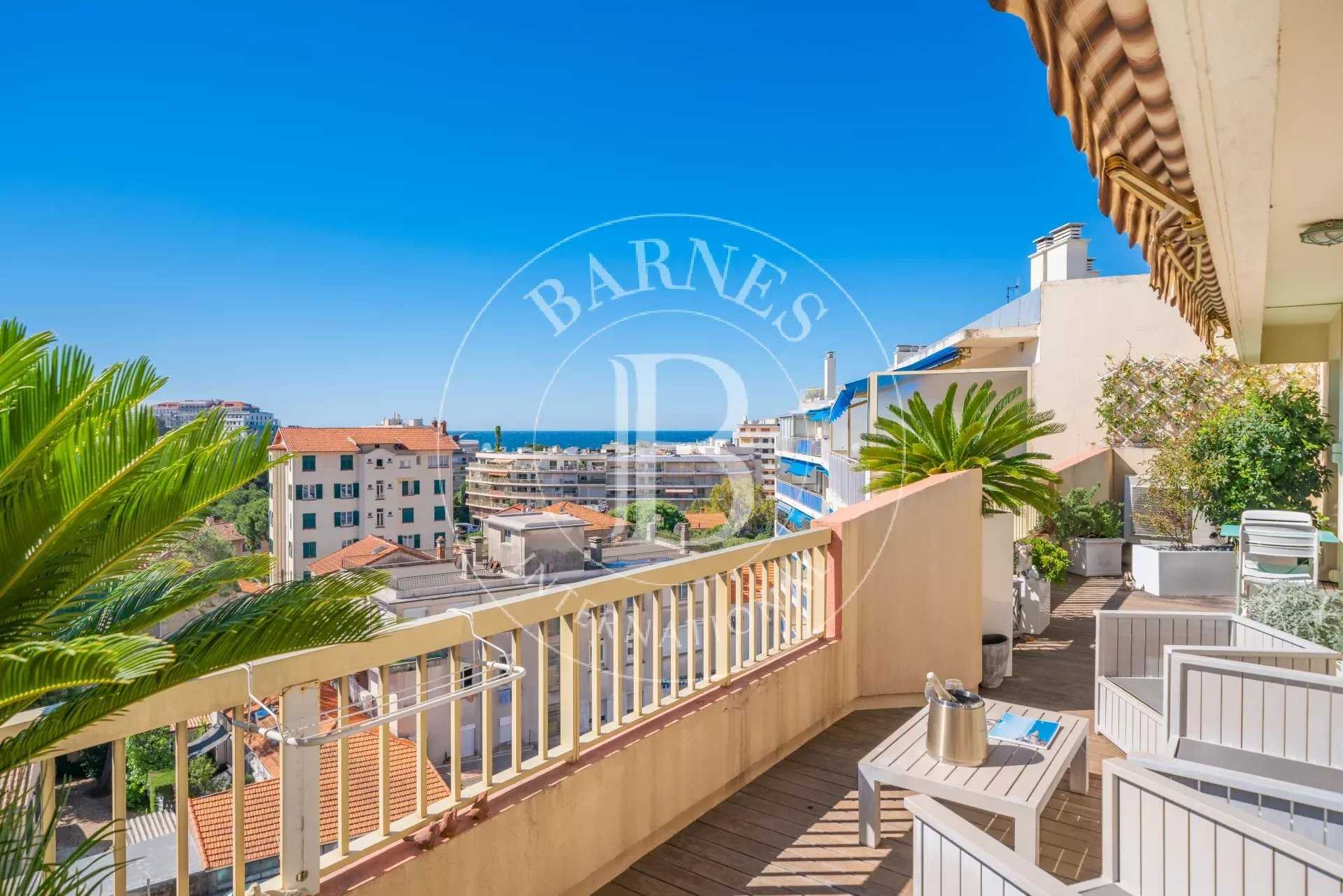 Appartement Antibes  -  ref 84682907 (picture 1)