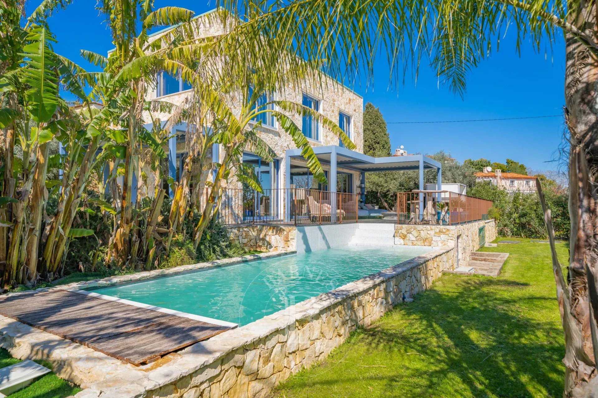 Villa Golfe-Juan  -  ref 85533679 (picture 1)