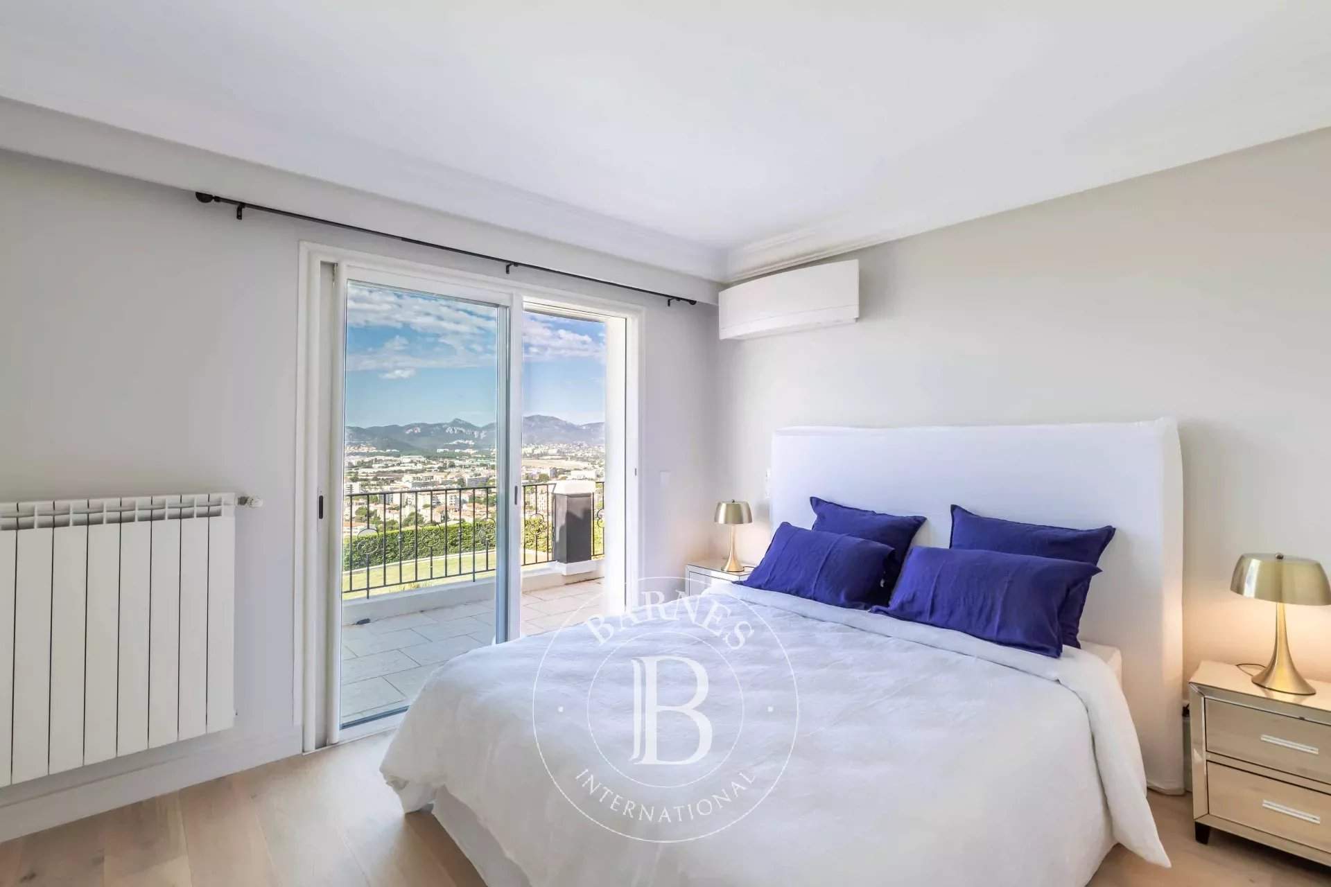 CANNES CROIX DES GARDES - PANORAMIC SEA VIEW - 5 BEDROOMS picture 12