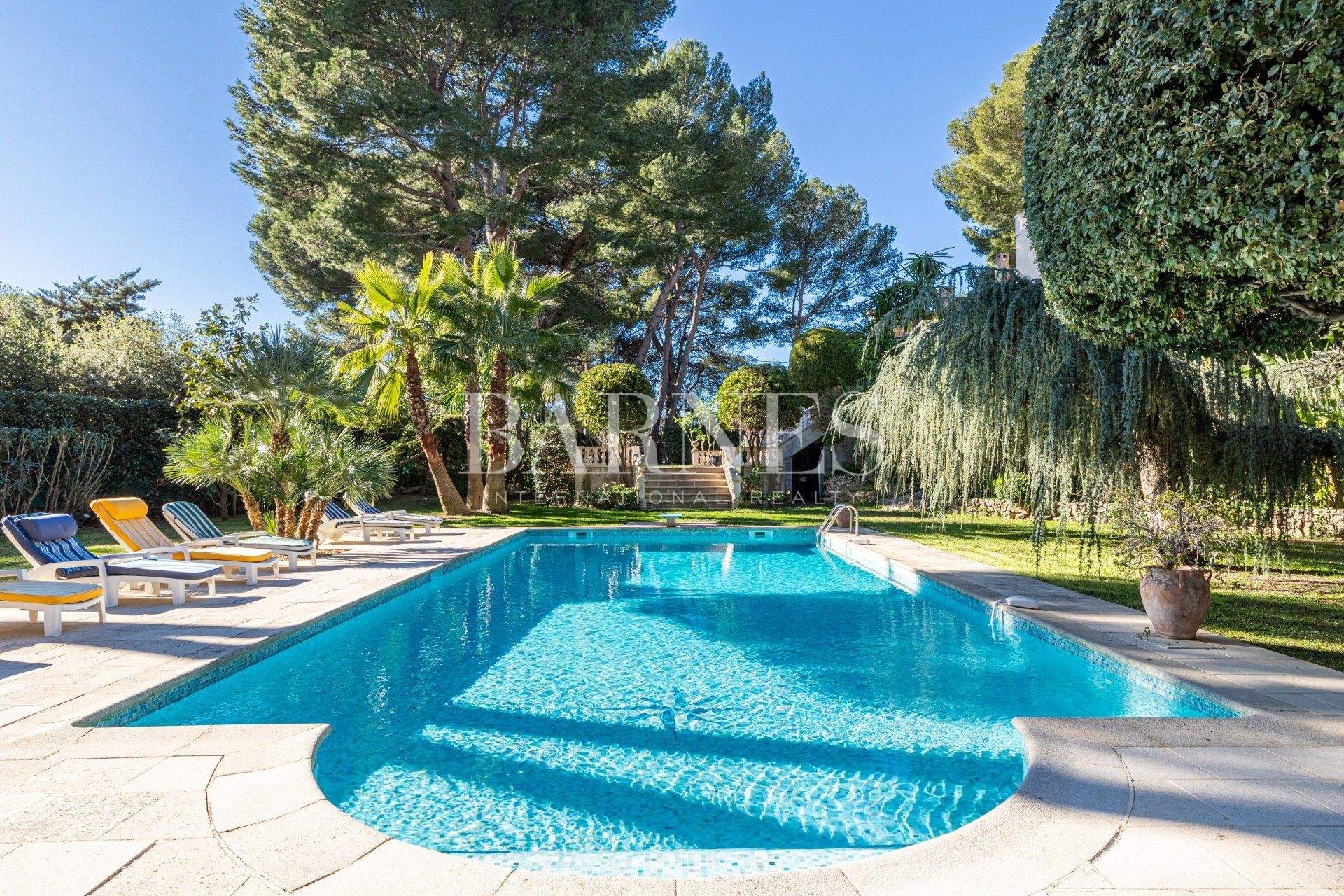 HEIGHTS OF CANNES - PROVENCAL STYLE VILLA - 6 BEDROOMS picture 2