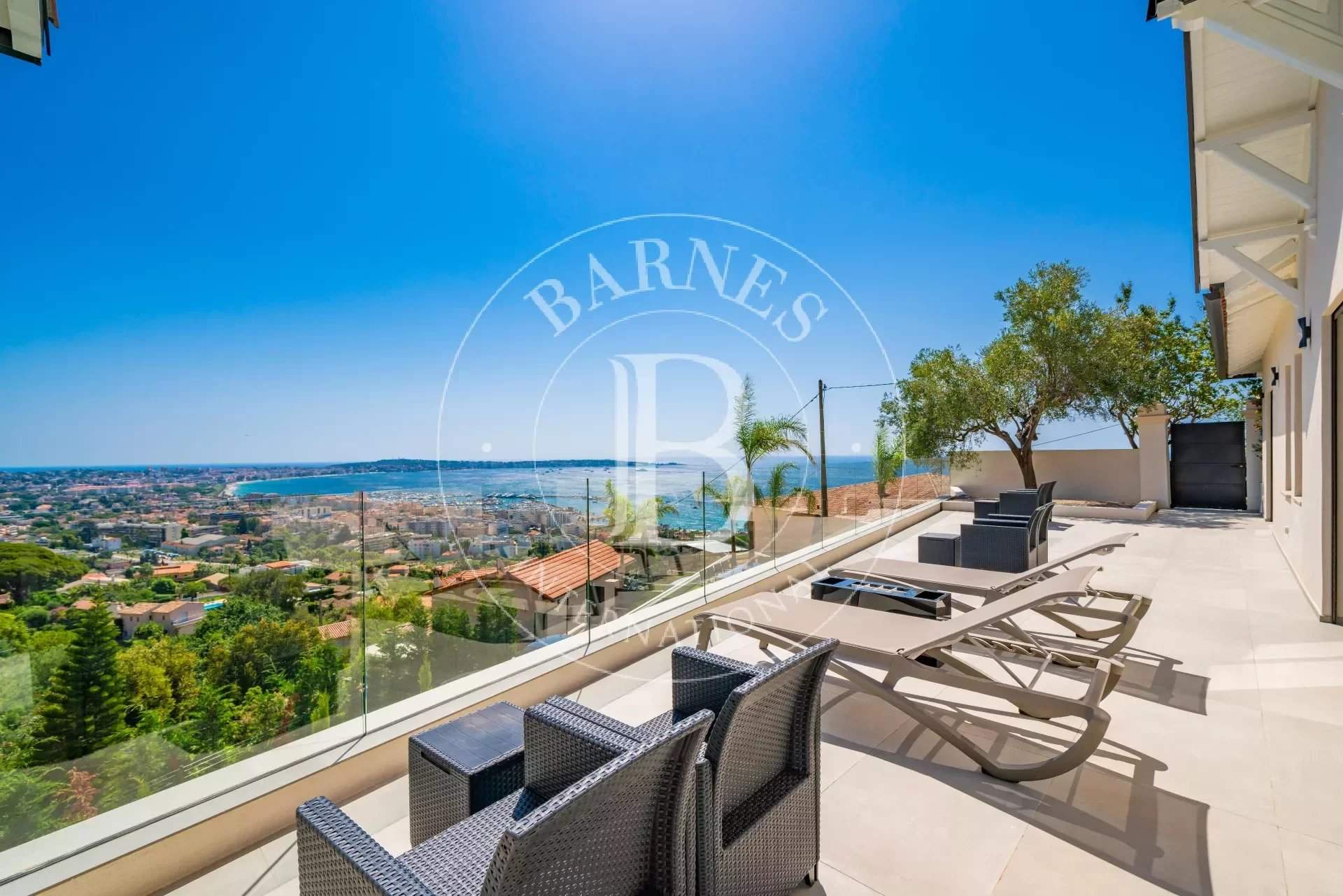 CLOSE TO CANNES - PANORAMIC SEA VIEW VILLA - 5 BEDROOMS picture 6