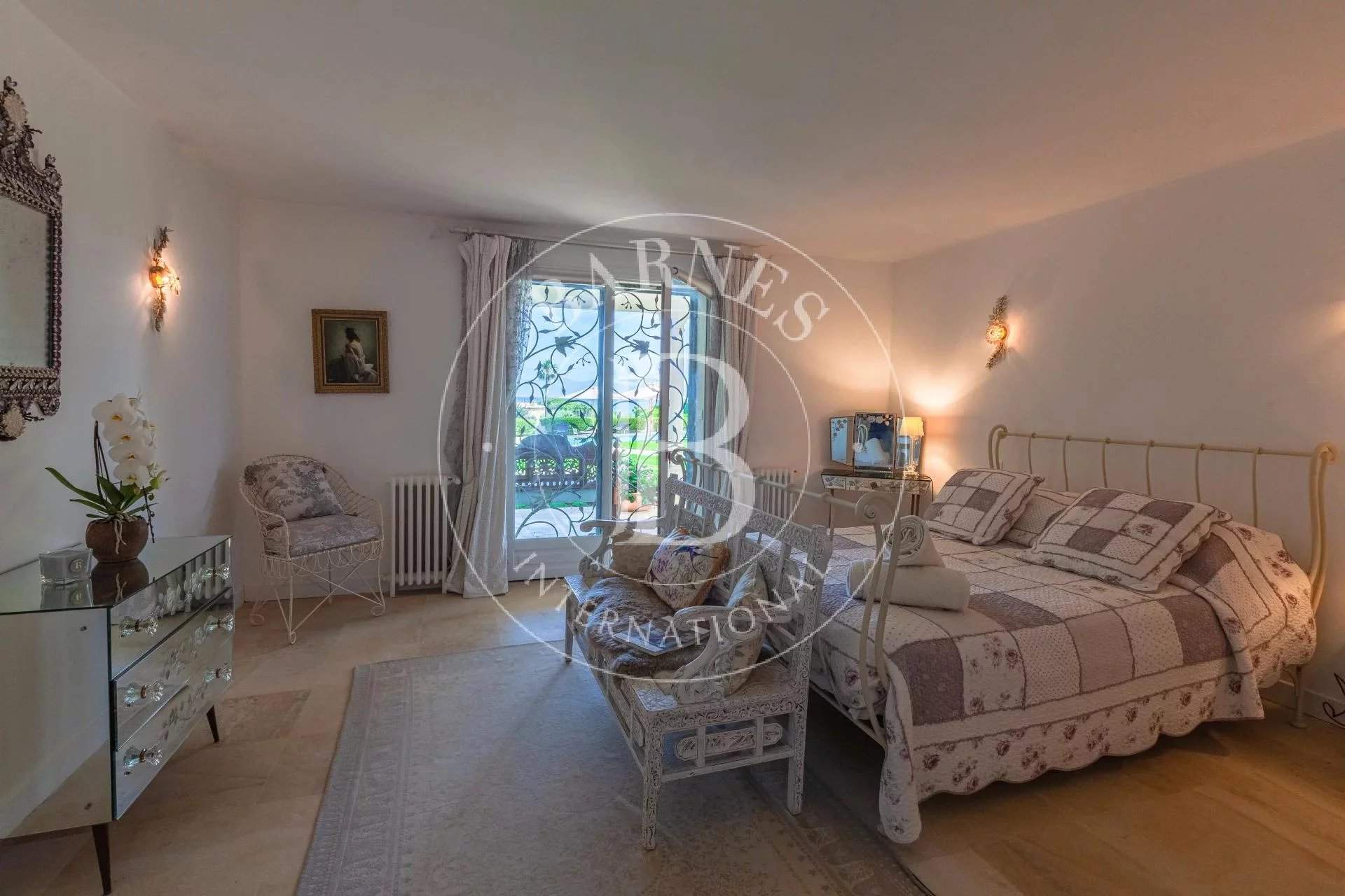 CAP D'ANTIBES - VILLA BOURGEOISE - 6 CHAMBRES picture 7