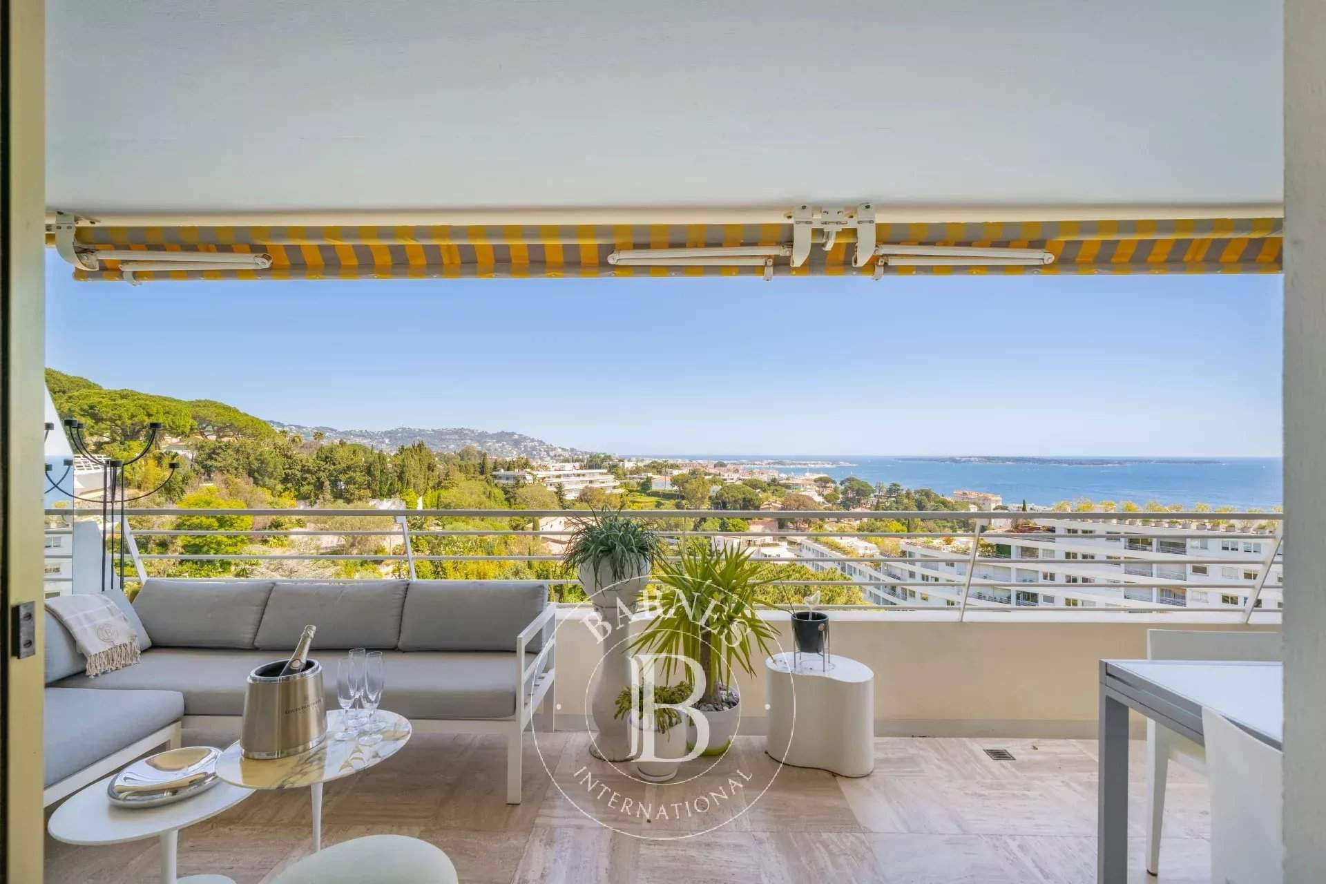 Cannes  - Appartement 3 Pi&egrave;ces 2 Chambres - picture 1