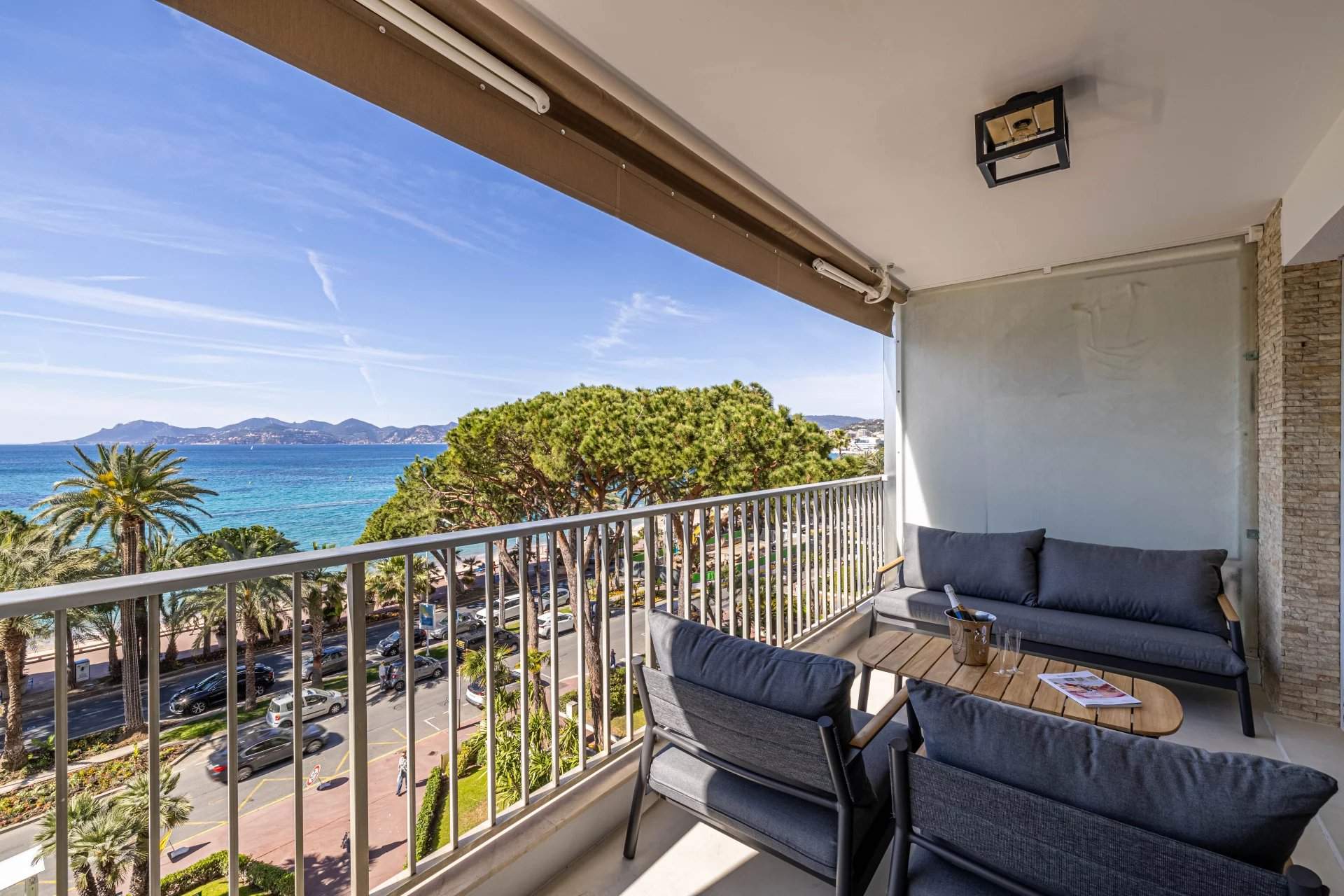 CANNES CROISETTE - PANORAMIC SEA VIEW - 2 BEDROOM APARTMENT picture 2