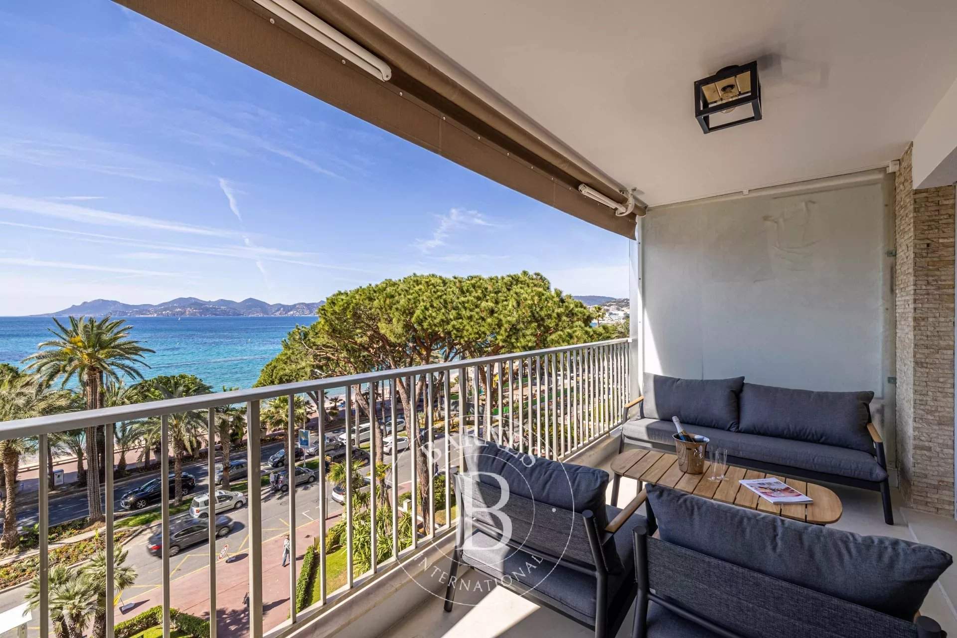 CANNES CROISETTE - PANORAMIC SEA VIEW - 2 BEDROOM APARTMENT picture 2
