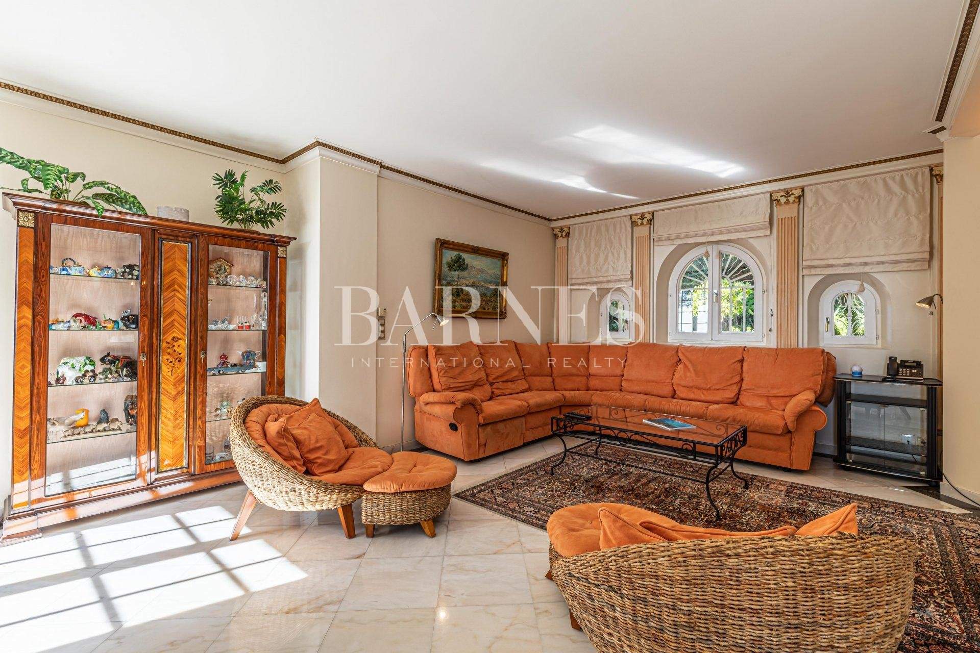 HEIGHTS OF CANNES - PROVENCAL STYLE VILLA - 6 BEDROOMS picture 4