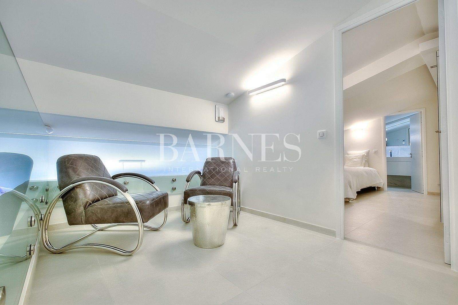 CAP D'ANTIBES - CONTEMPORARY VILLA - PANORAMIC SEA VIEW - 6 BEDROOMS picture 19