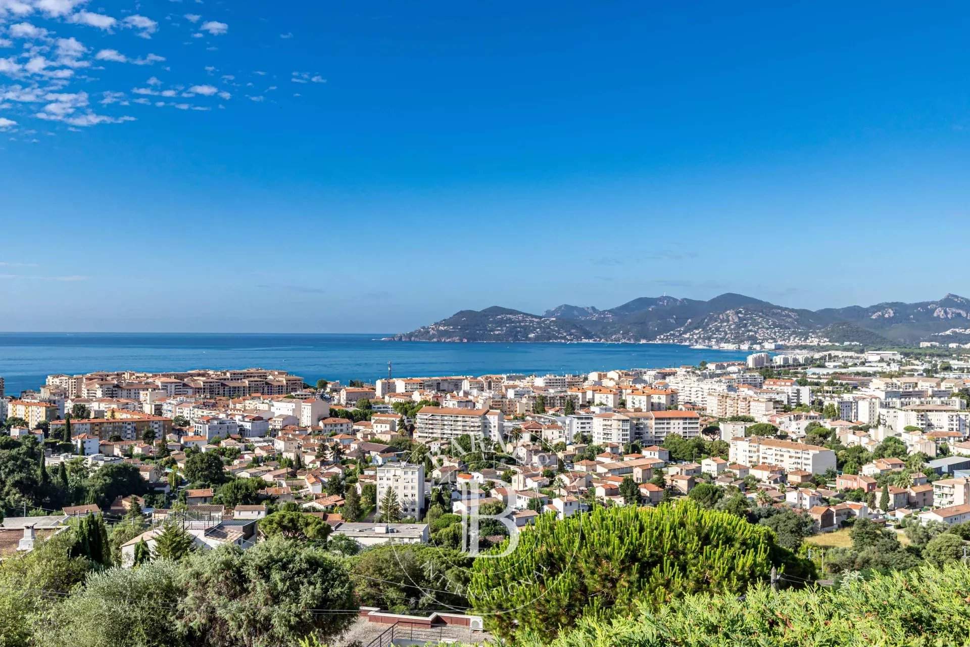 CANNES CROIX DES GARDES - PANORAMIC SEA VIEW - 5 BEDROOMS picture 18