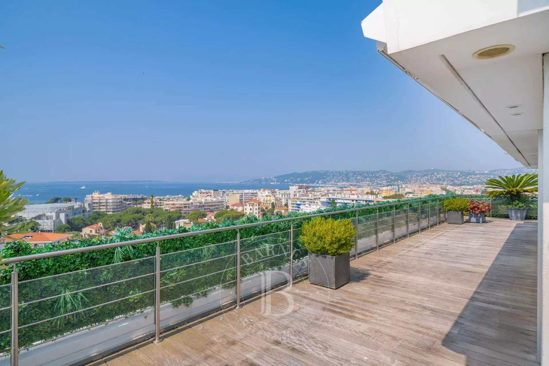Antibes  - Apartment 3 Bedrooms - picture 1