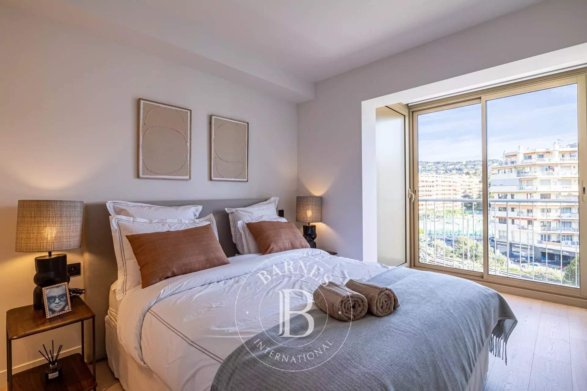 CANNES CROISETTE - PANORAMIC SEA VIEW - 2 BEDROOM APARTMENT picture 7