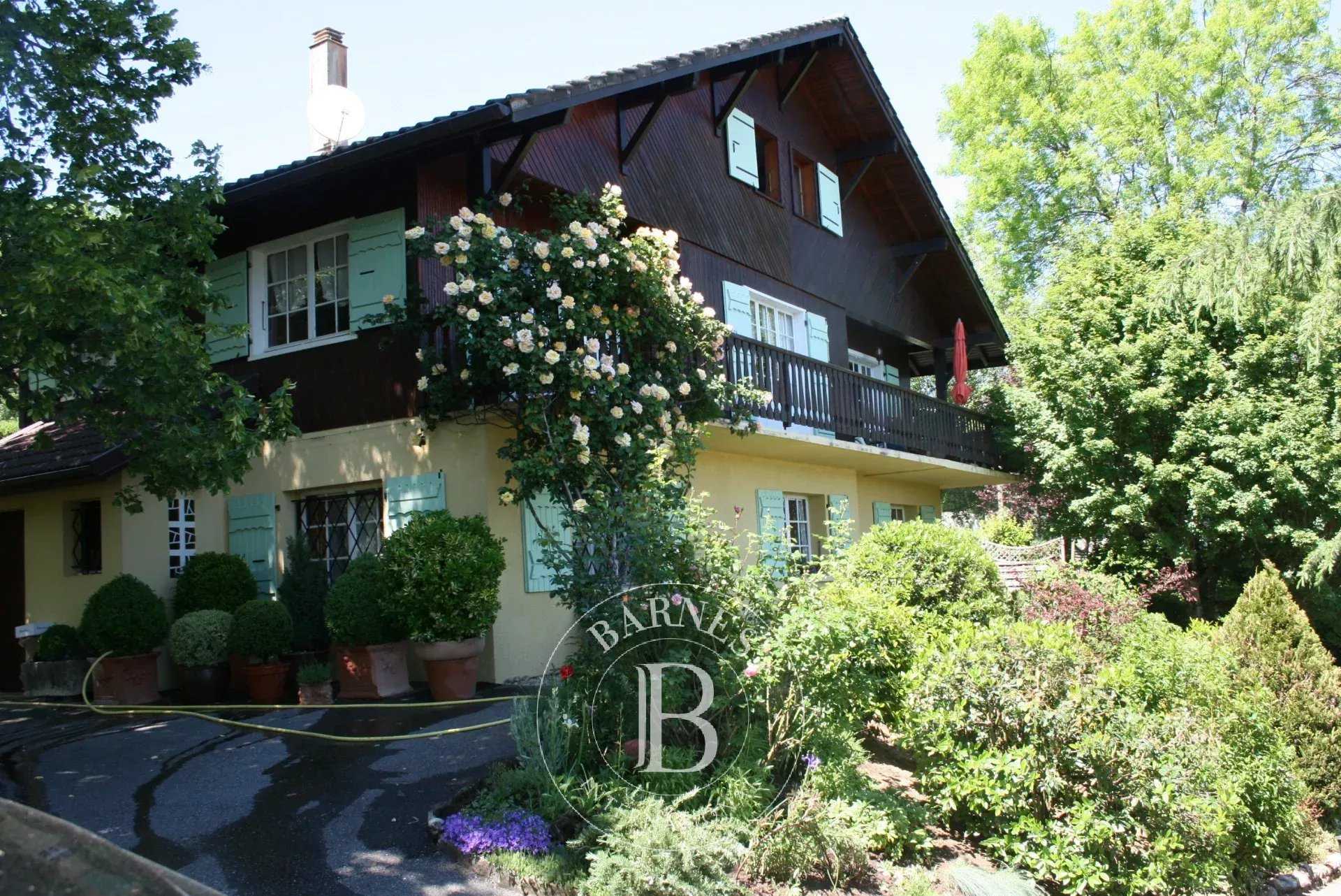 Grilly  - Maison 8 Pièces