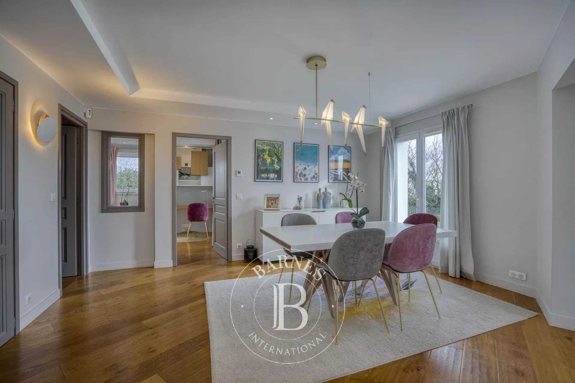 Divonne-les-Bains  - Villa 7 Pi&egrave;ces 5 Chambres