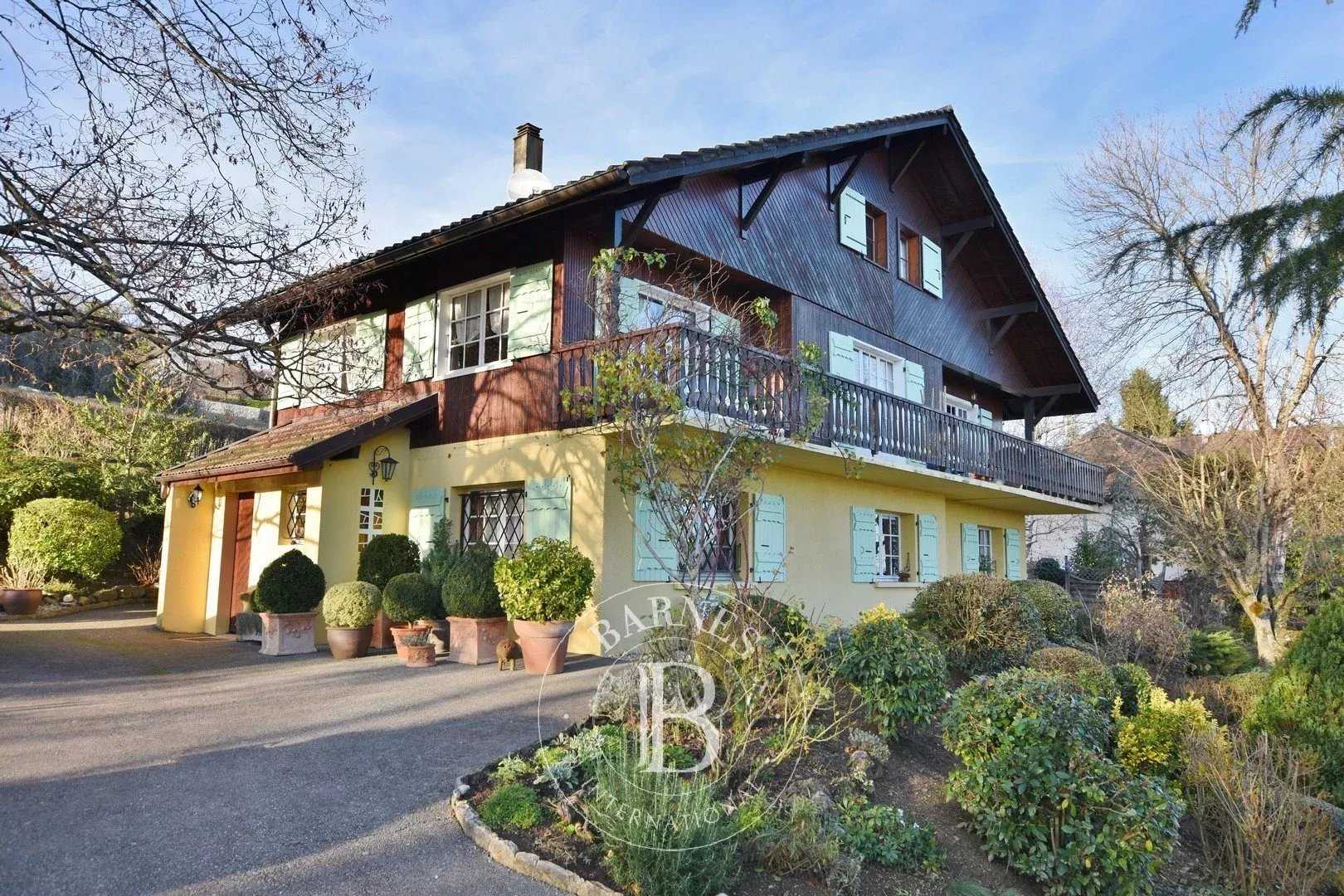 Grilly  - Maison 8 Pièces