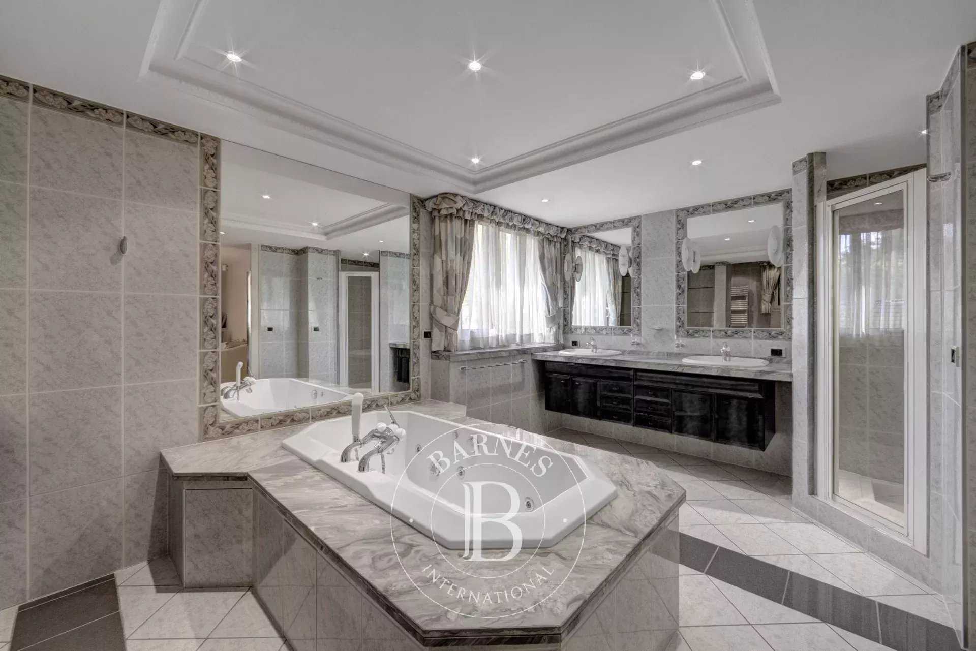 Prévessin-Moëns  - Appartement 6 Pi&egrave;ces 5 Chambres