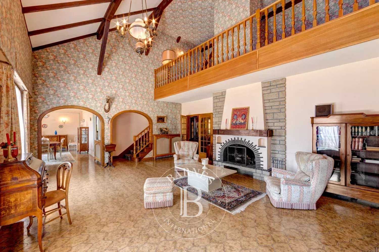 Divonne-les-Bains  - Villa 7 Pi&egrave;ces 5 Chambres