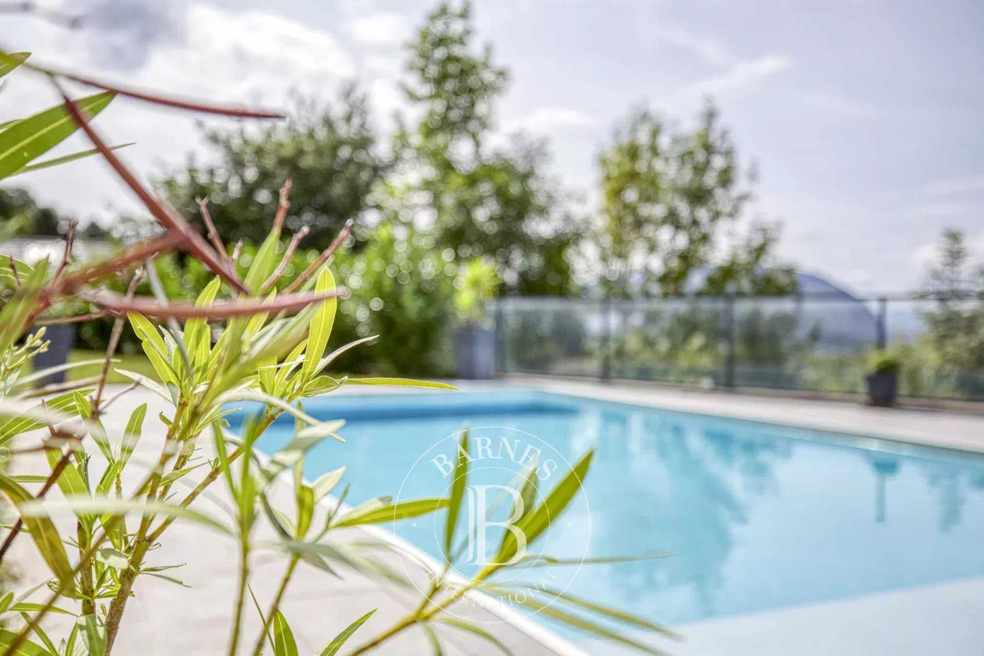 Cranves-Sales  - House 10 Bedrooms