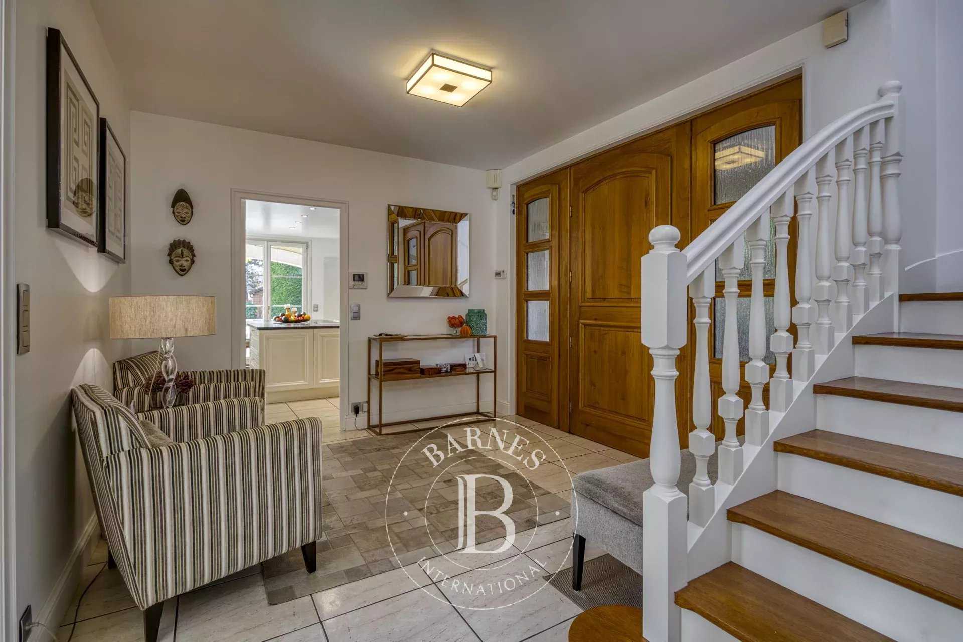 Thoiry  - Villa 7 Pi&egrave;ces 5 Chambres