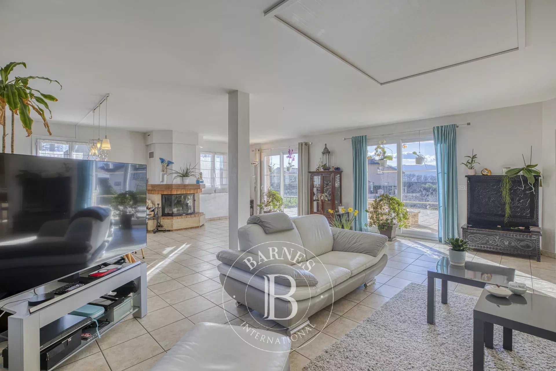 Neydens  - Maison 6 Pièces 5 Chambres