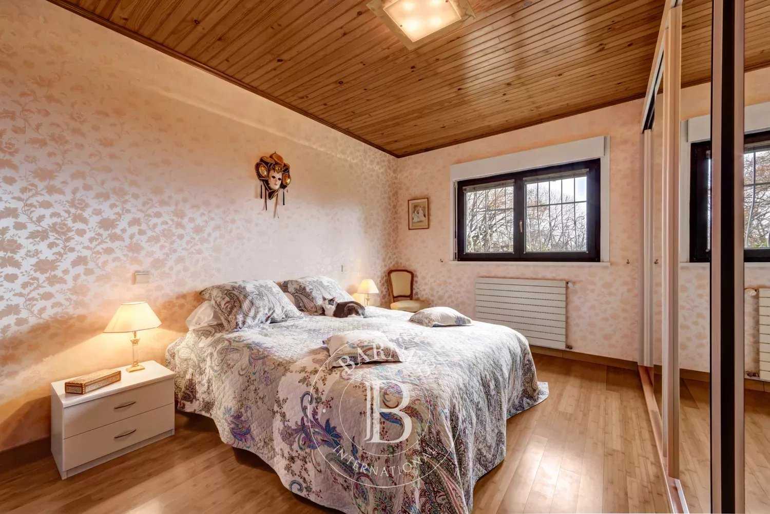 Gex  - Maison 6 Pi&egrave;ces 5 Chambres