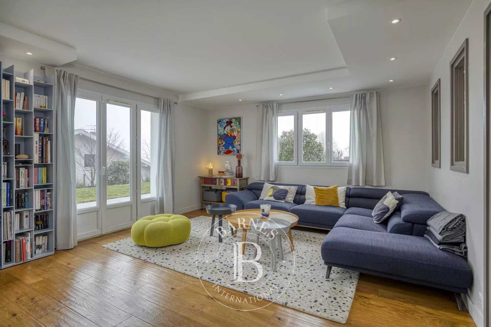 Divonne-les-Bains  - Villa 7 Pi&egrave;ces 5 Chambres