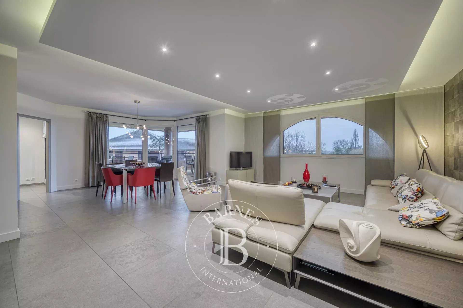Prévessin-Moëns  - Appartement 5 Pièces 4 Chambres