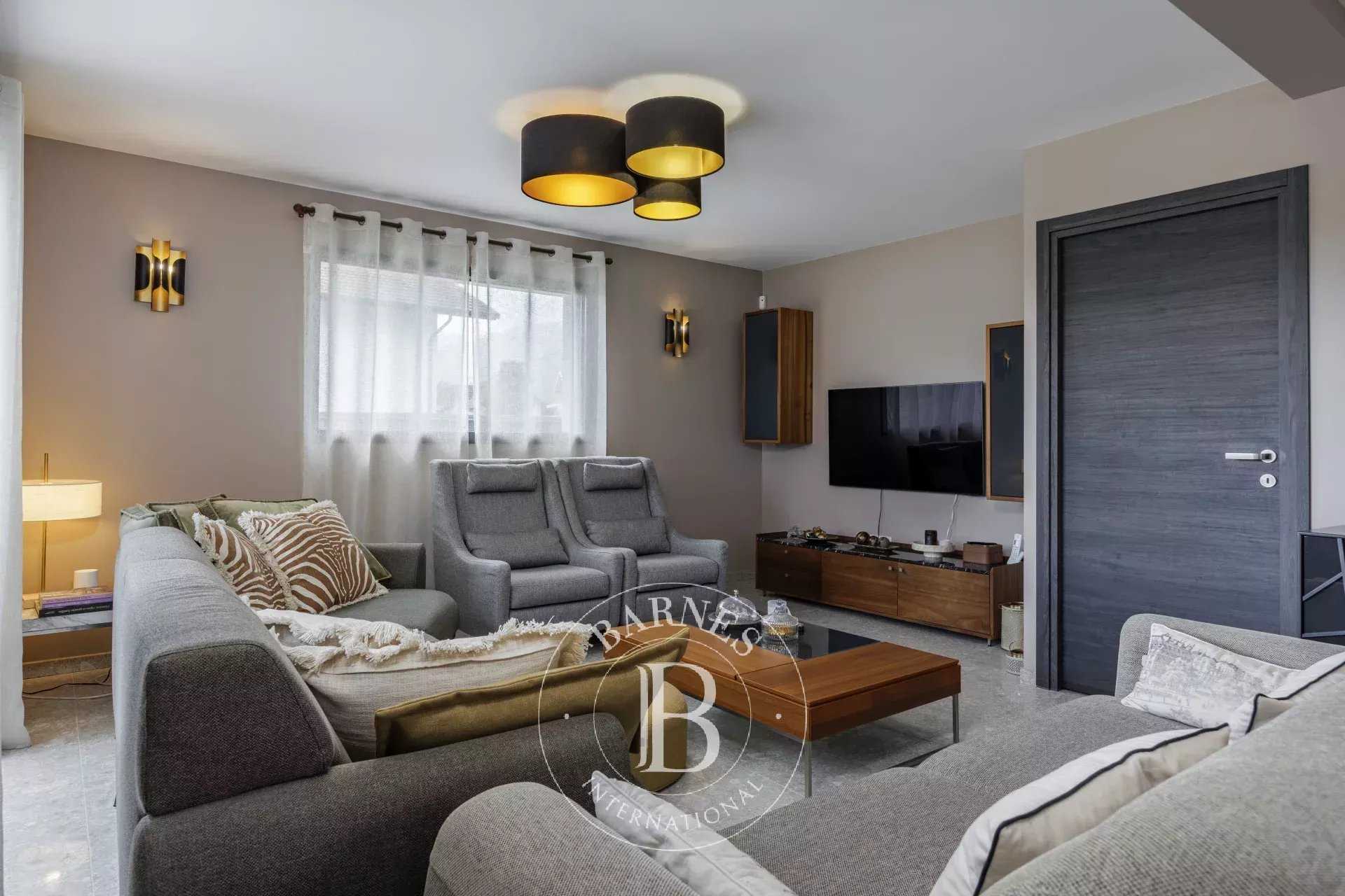 Cessy  - Maison 8 Pi&egrave;ces 5 Chambres