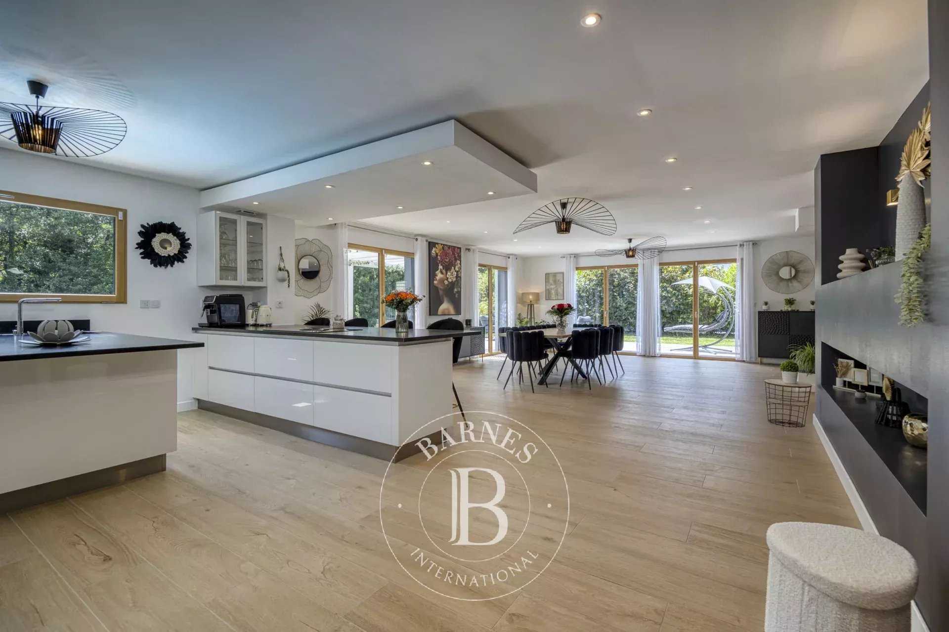 Villa Divonne-les-Bains  -  ref 86073233 (picture 1)