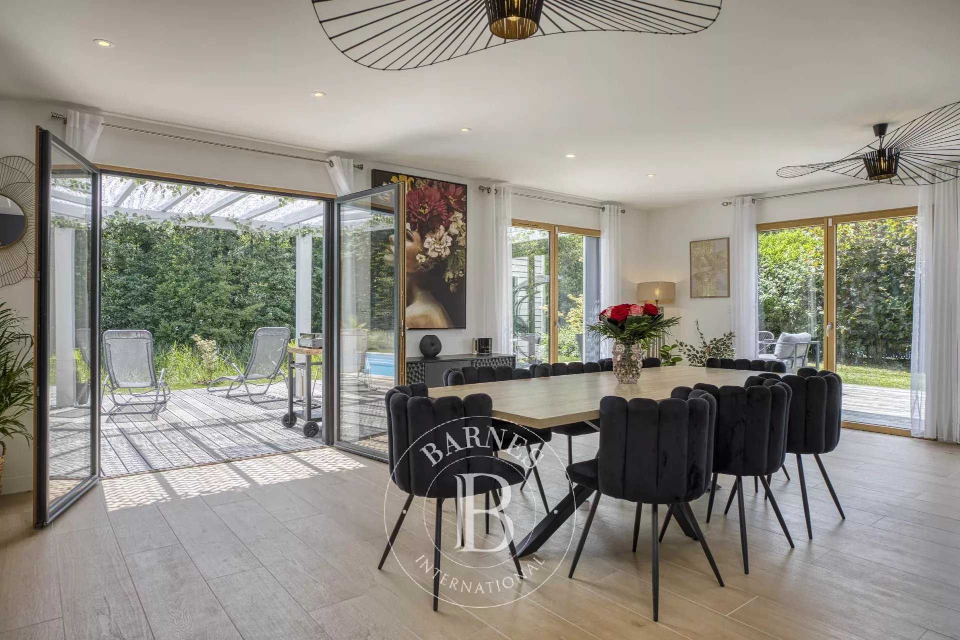Villa Divonne-les-Bains  -  ref 86073233 (picture 1)