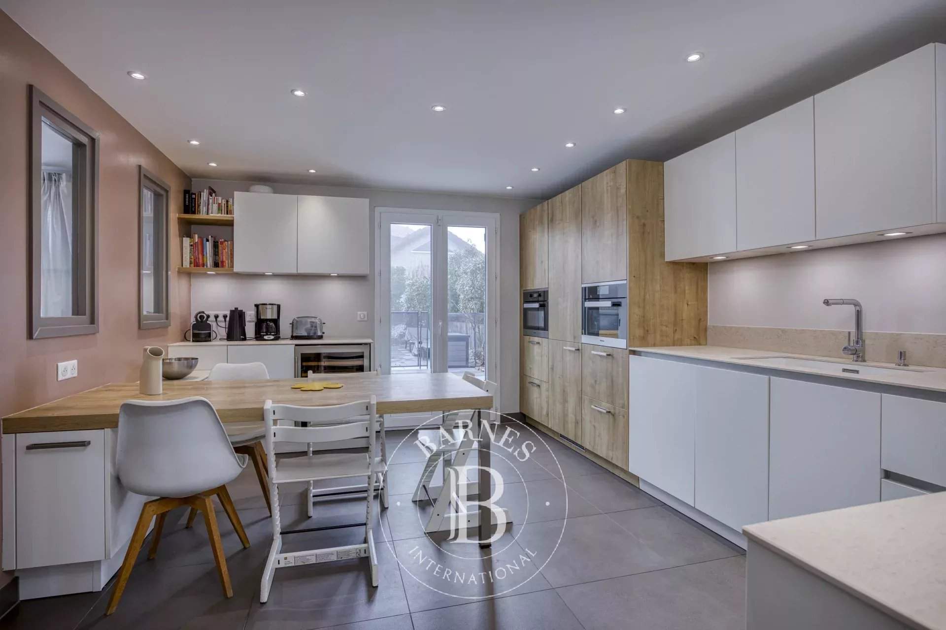 Divonne-les-Bains  - Villa 7 Pi&egrave;ces 5 Chambres - picture 9