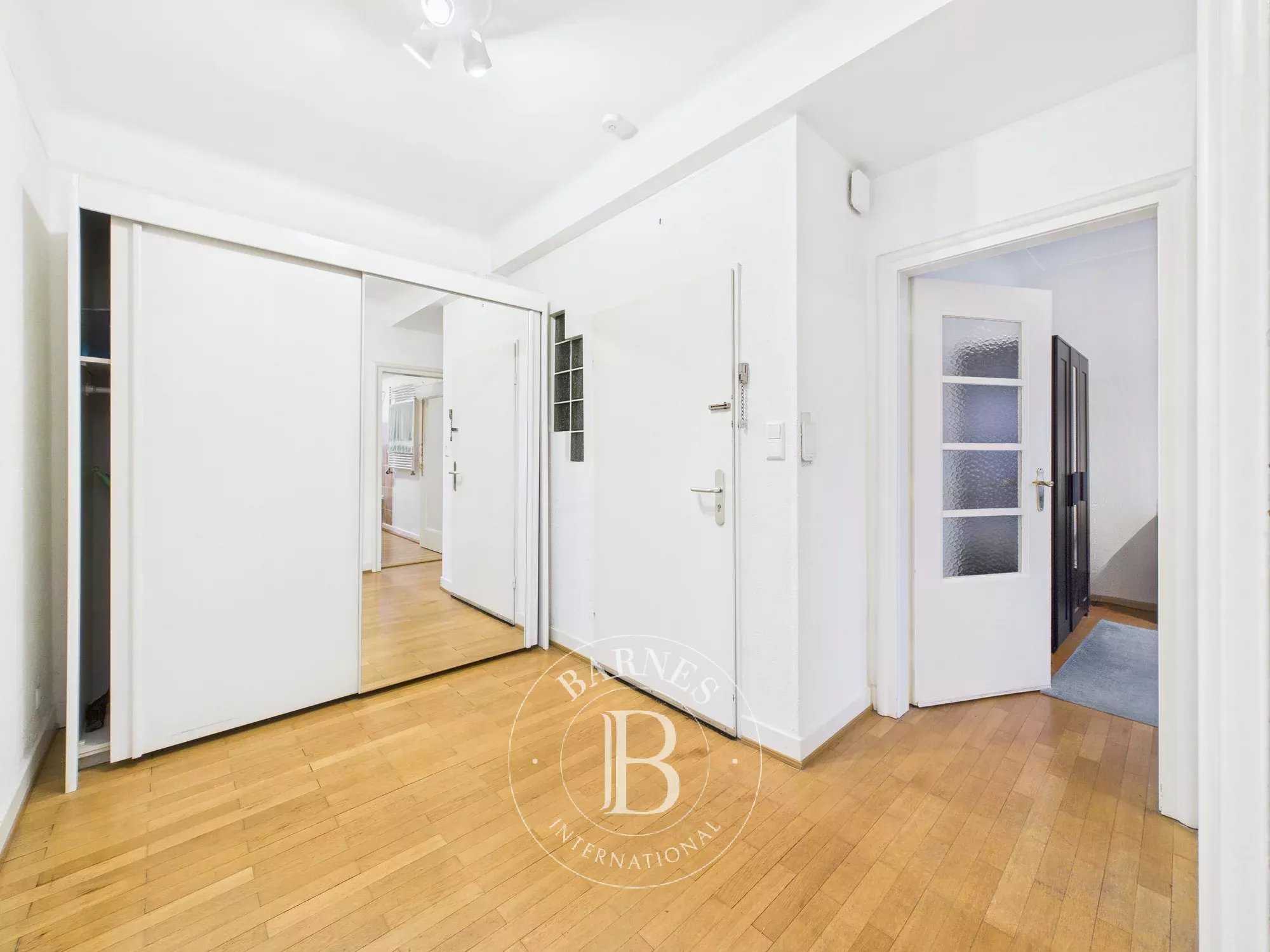 Luxembourg  - Piso 2 Cuartos, 1 Habitacion