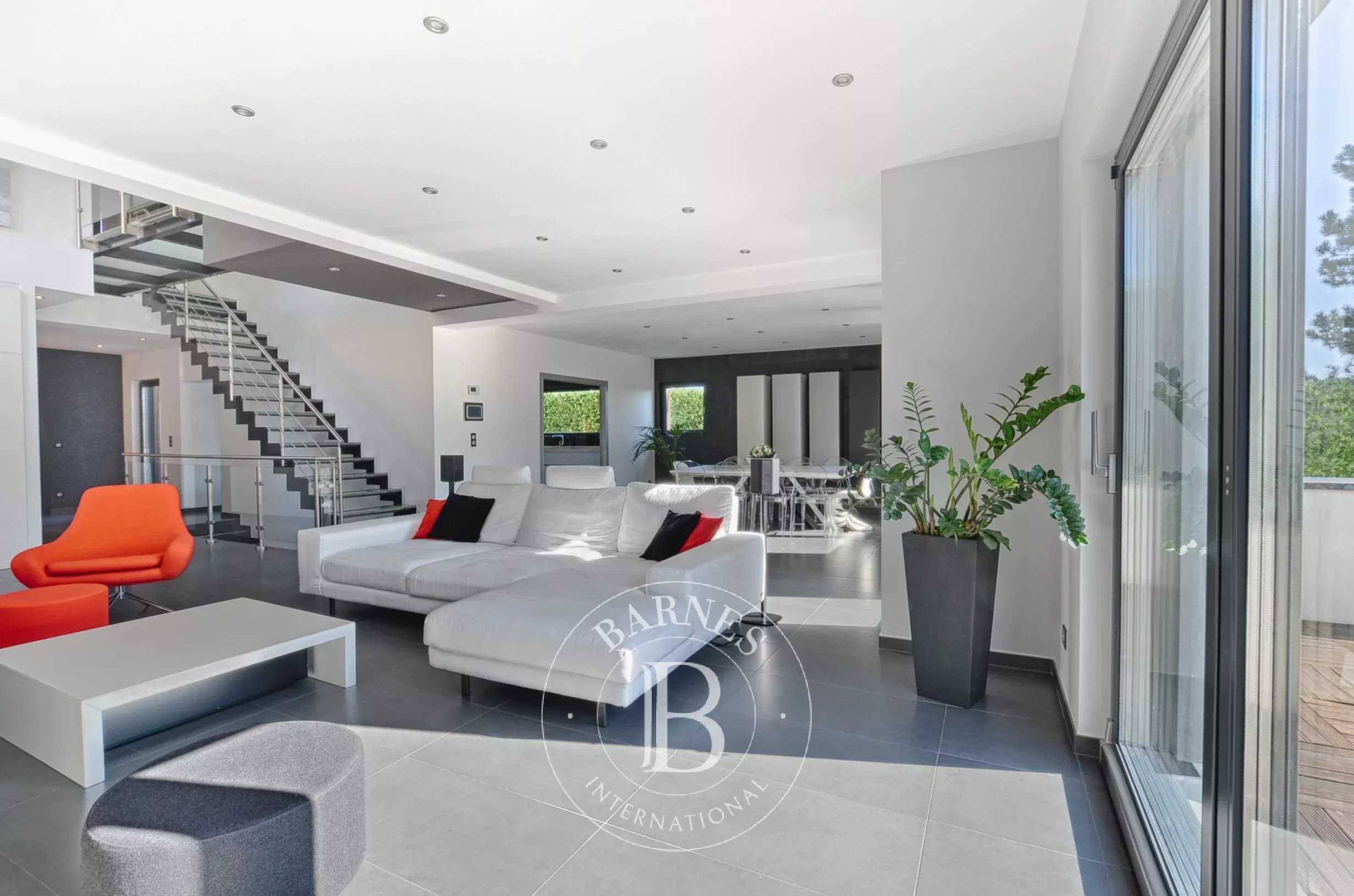 Thionville  - Villa 8 Pi&egrave;ces 4 Chambres