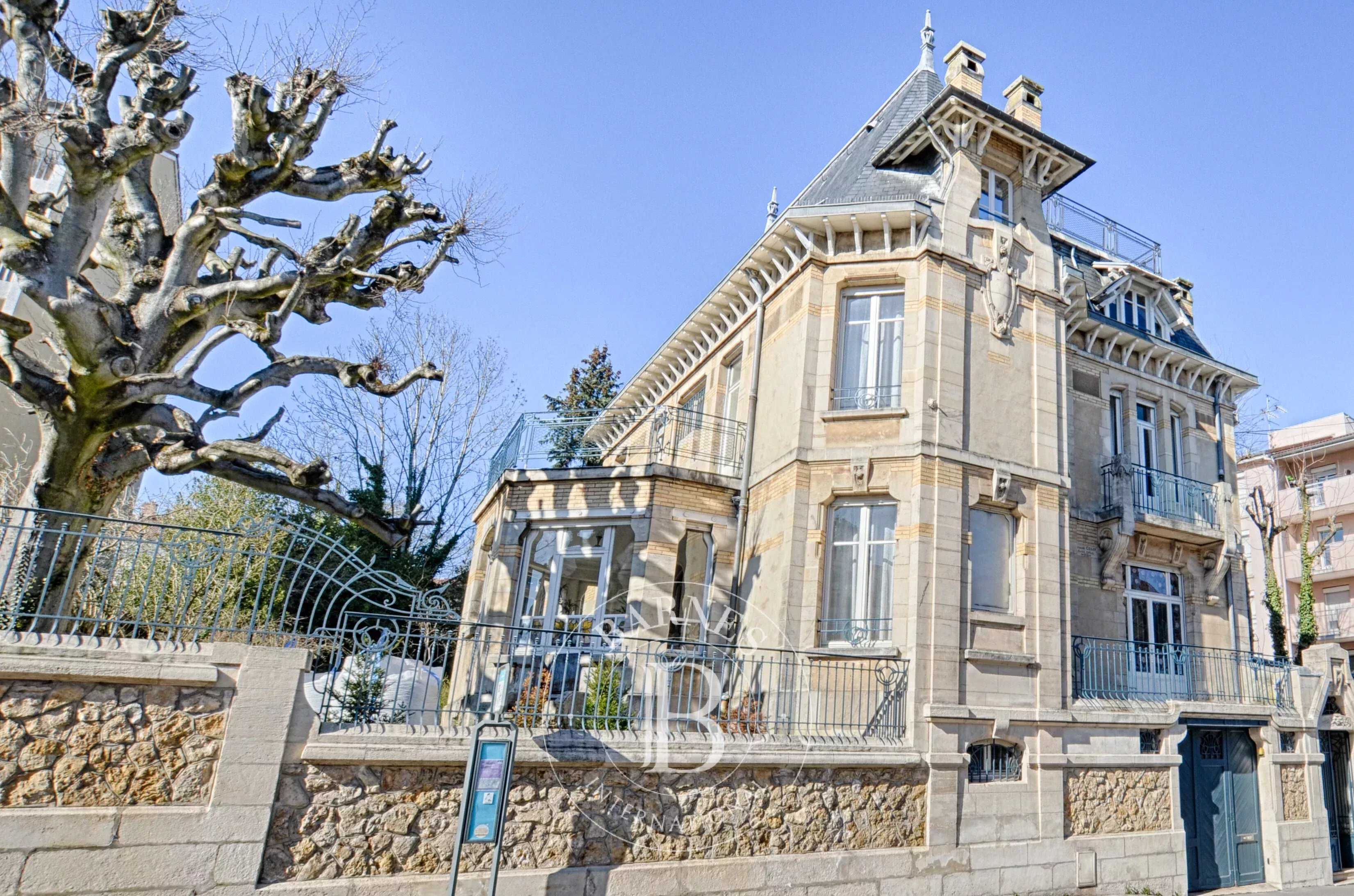 Nancy  - Maison de ville 10 Pi&egrave;ces 6 Chambres