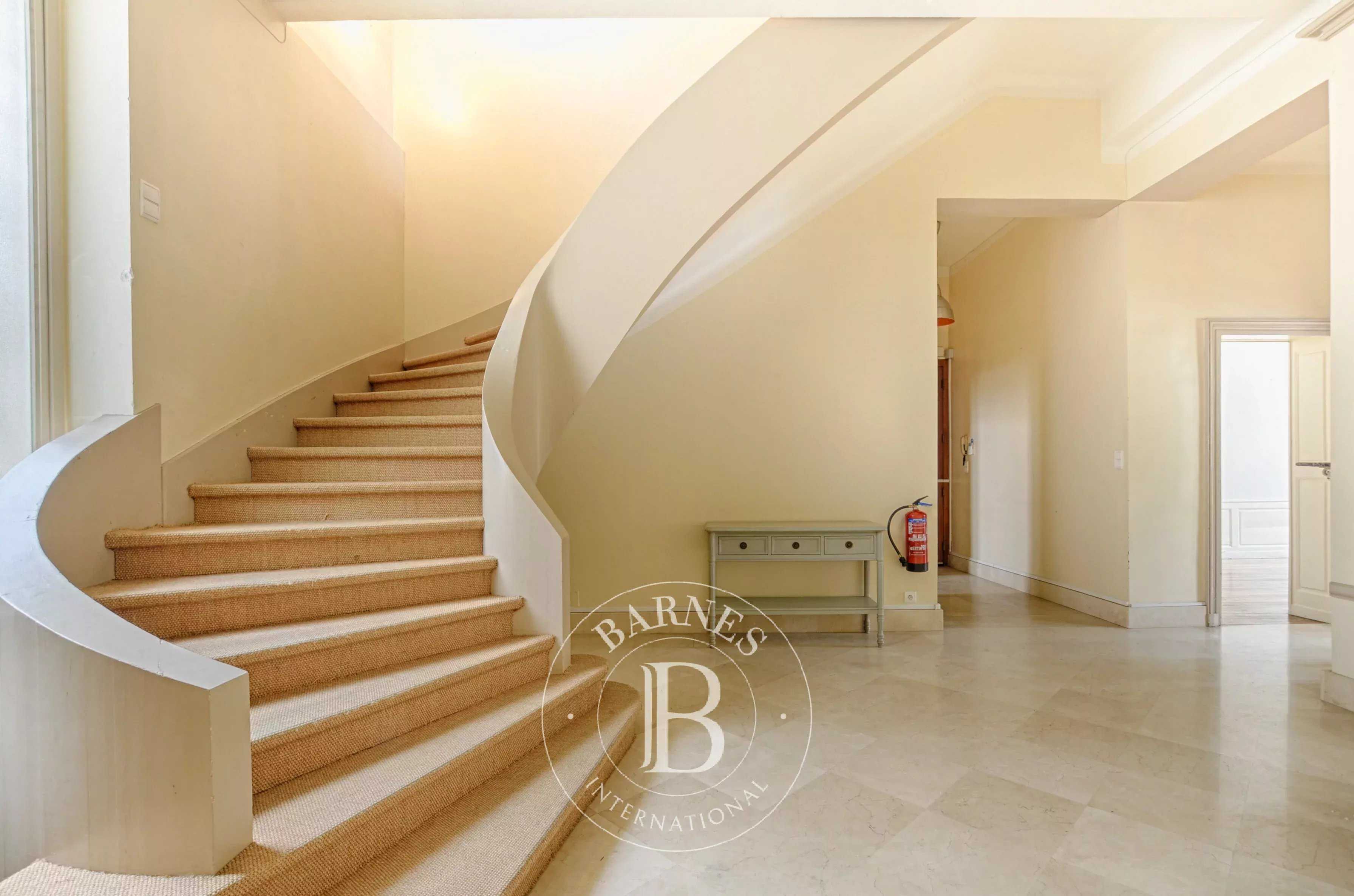 Nancy  - Hôtel particulier 11 Pi&egrave;ces 6 Chambres