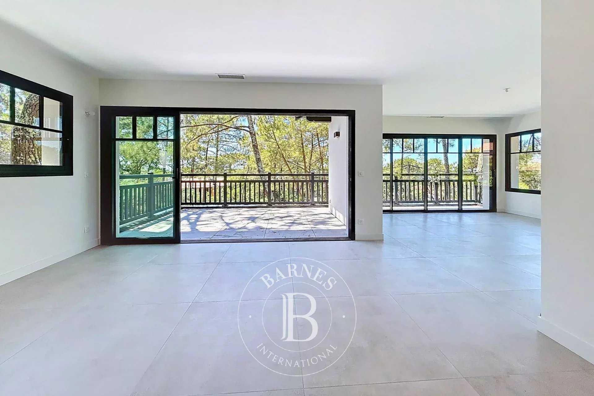 Pyla-sur-Mer  - Villa 8 Pi&egrave;ces 7 Chambres