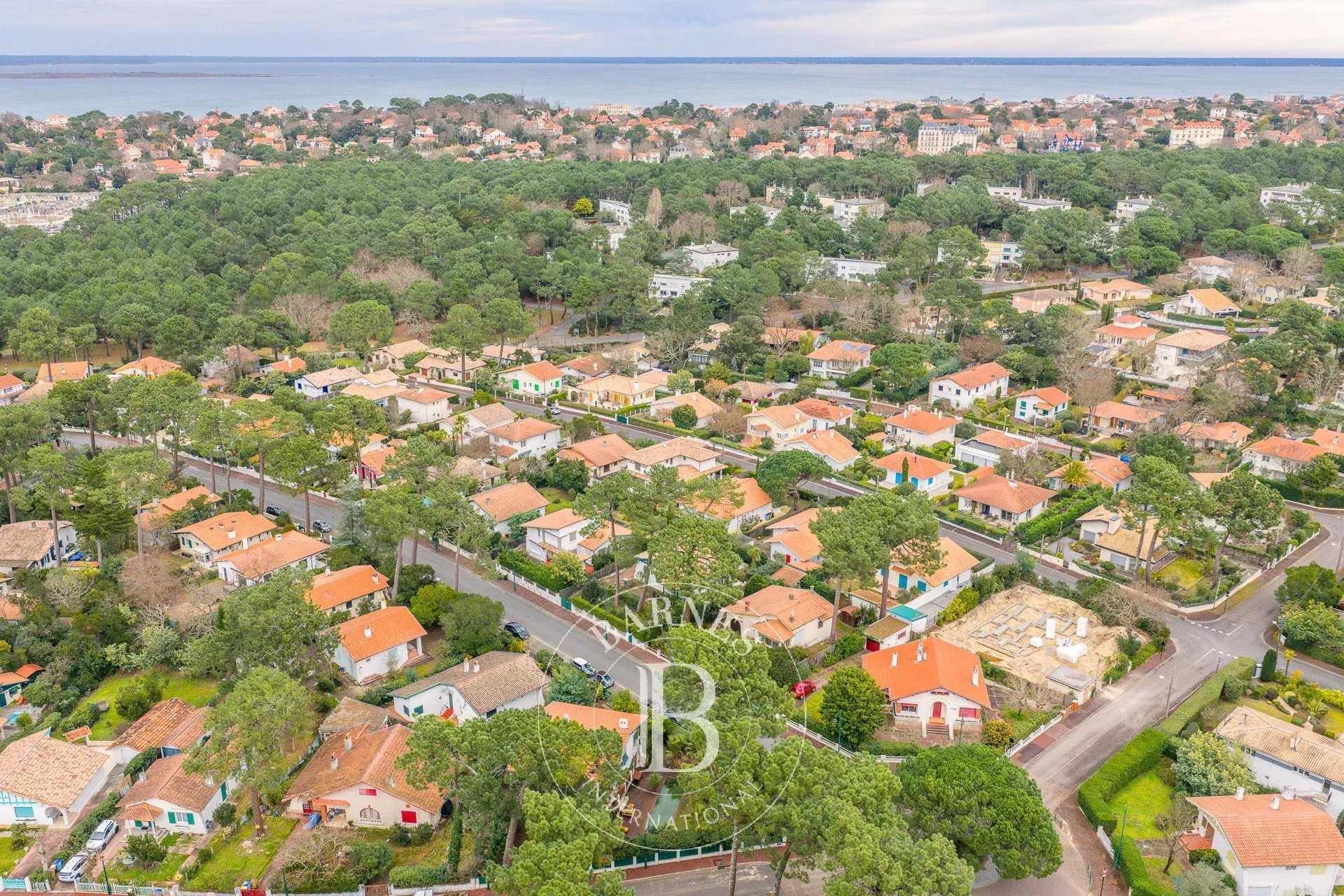 Arcachon  - Maison 7 Pi&egrave;ces 5 Chambres