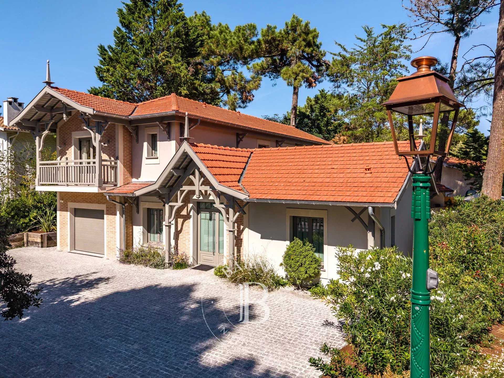 Arcachon  - Maison 7 Pi&egrave;ces 5 Chambres