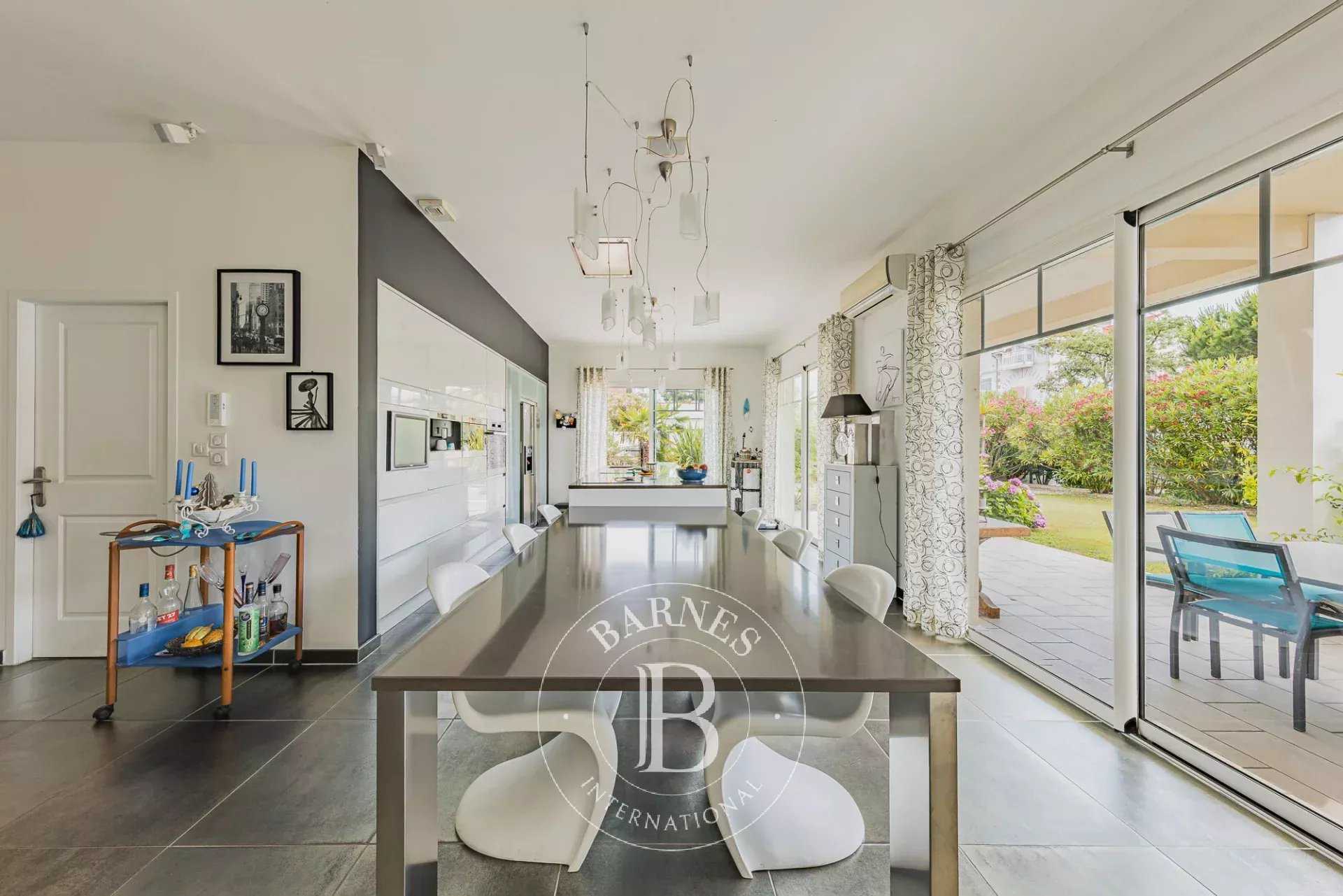 Villa Arcachon  -  ref 85670549 (picture 2)