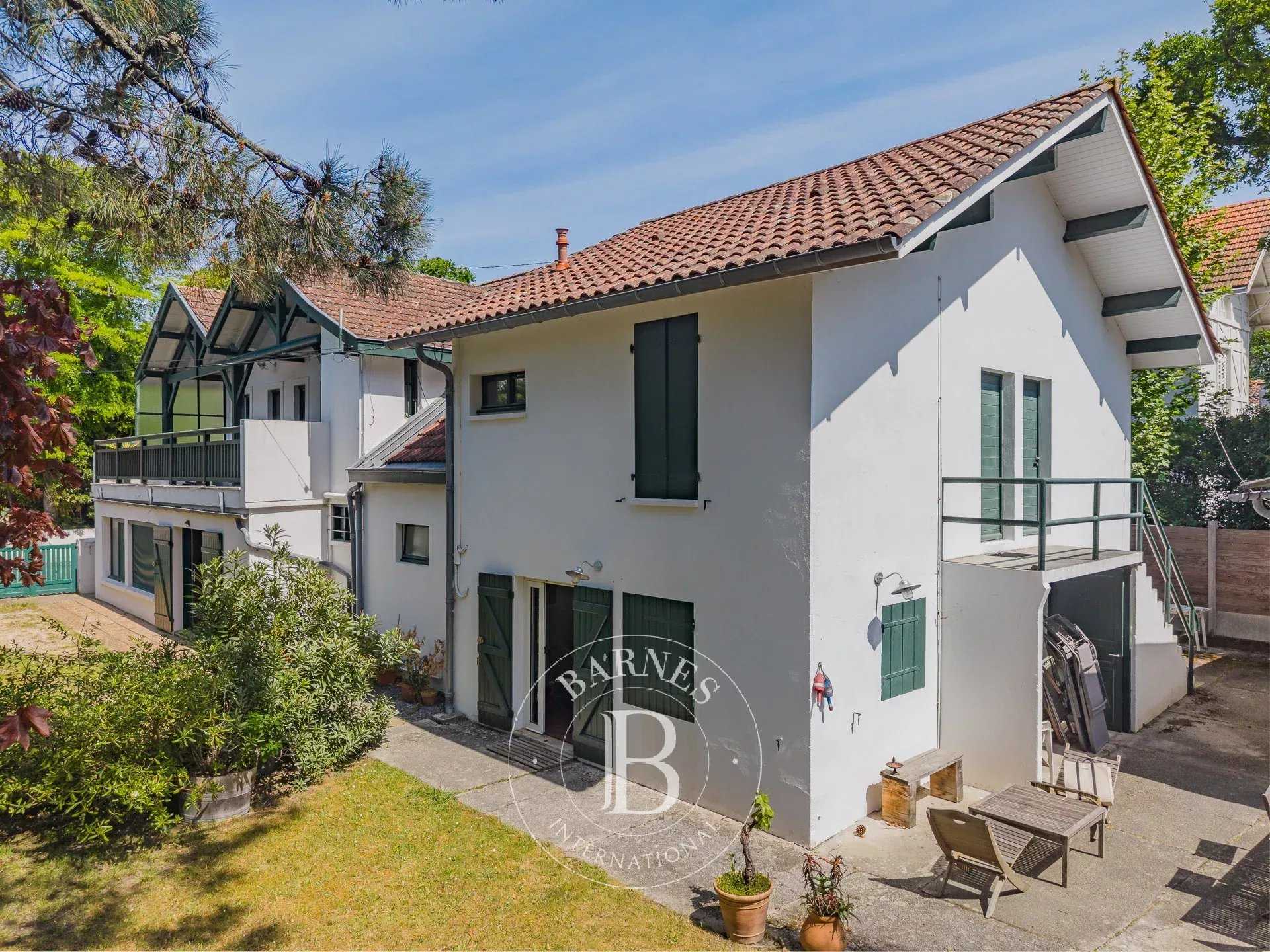 Villa Arcachon  -  ref 86373759 (picture 1)