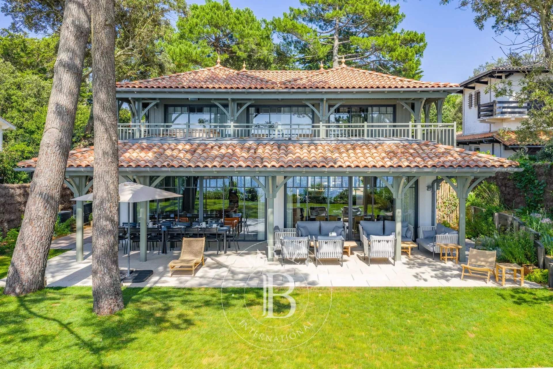 Pyla-sur-Mer  - Villa 12 Pi&egrave;ces - picture 1