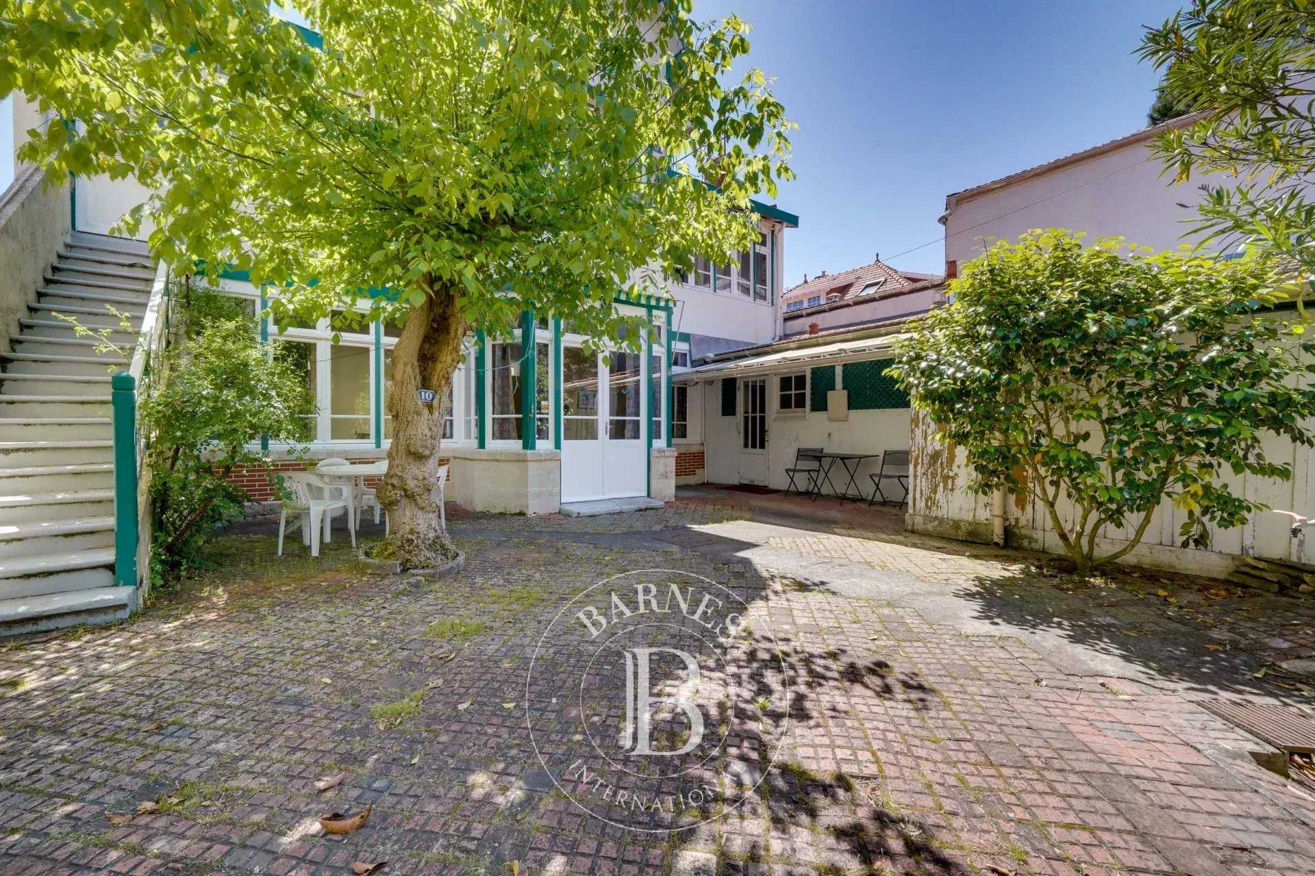 Arcachon  - Maison 7 Pi&egrave;ces 5 Chambres