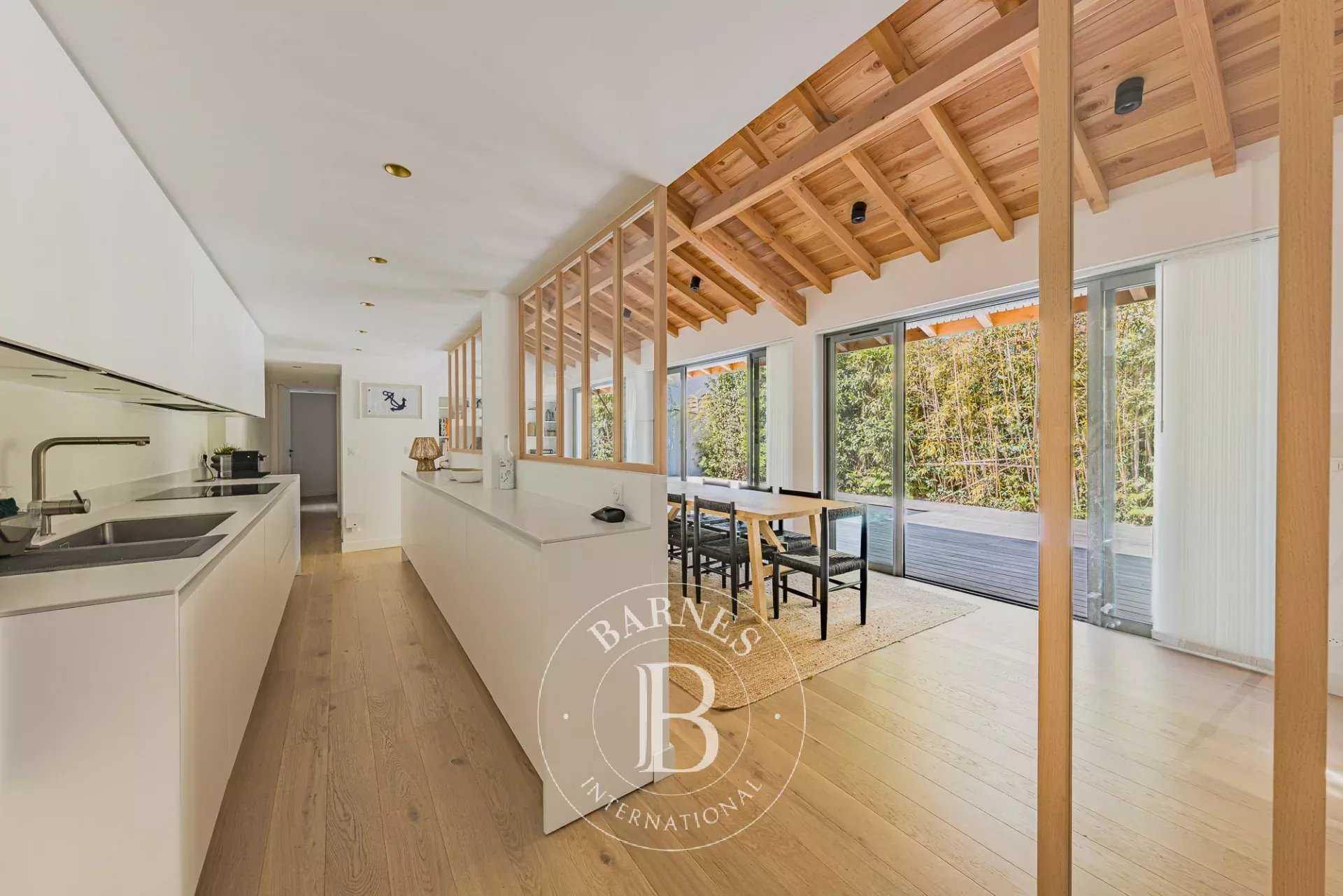 Arcachon  - Maison 7 Pi&egrave;ces 5 Chambres