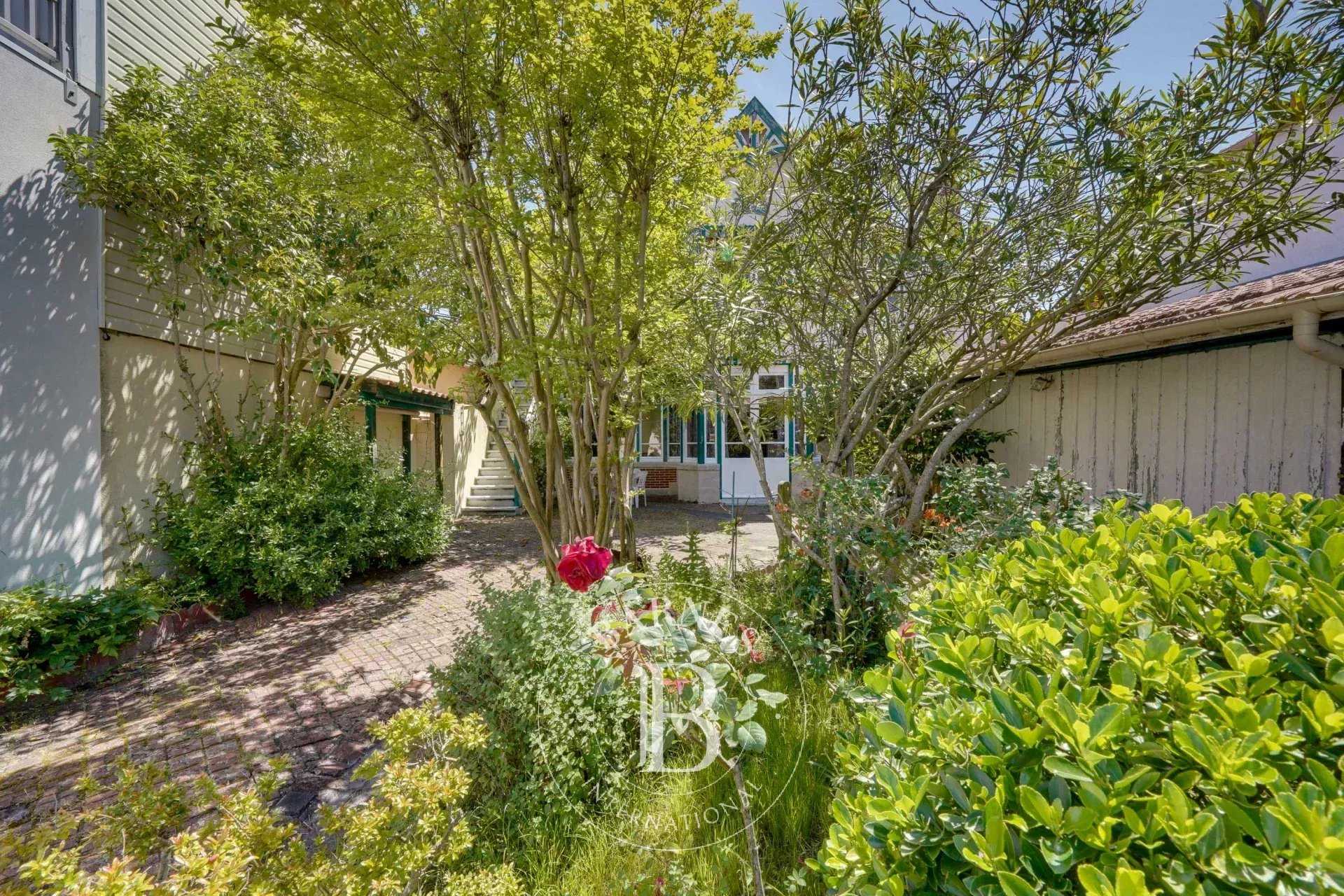 Arcachon  - Maison 7 Pi&egrave;ces 5 Chambres