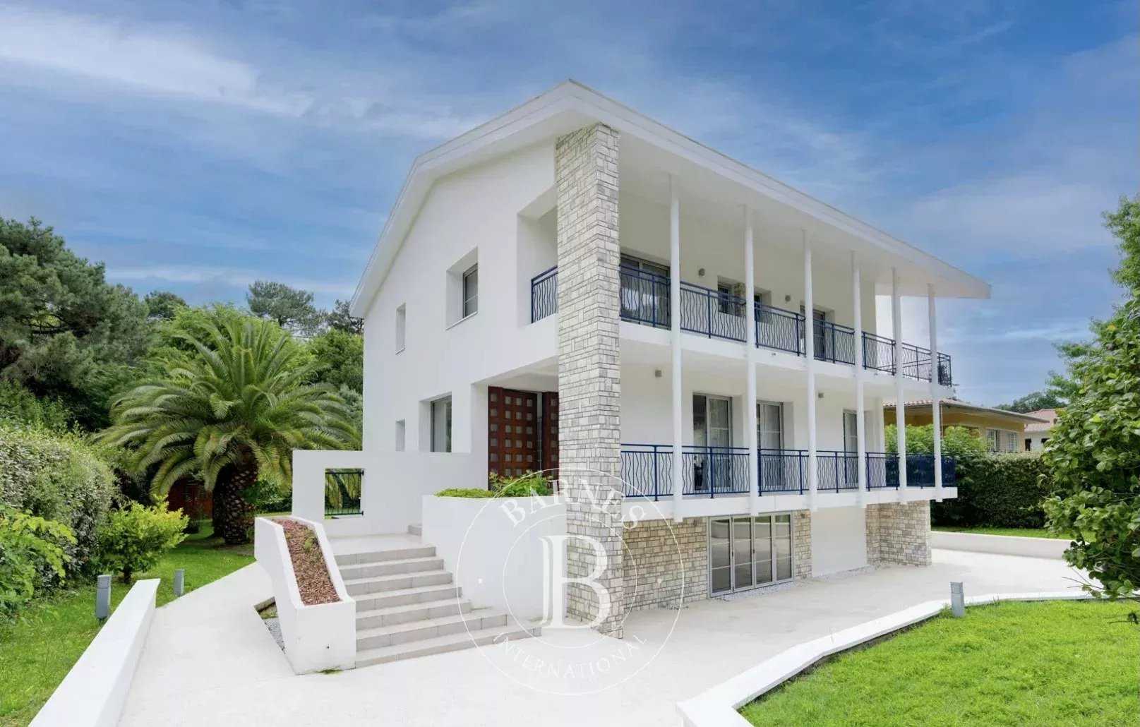 Villa Arcachon  -  ref 82983407 (picture 1)