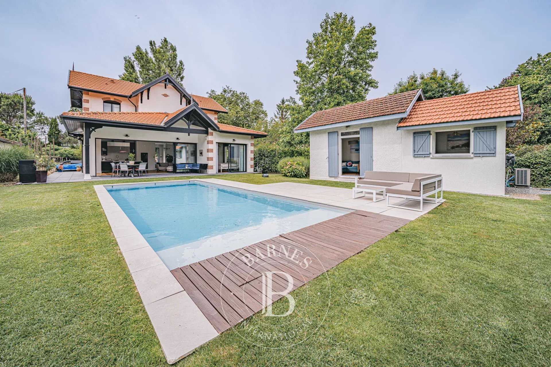 Villa Andernos-les-Bains  -  ref 84872058 (picture 1)