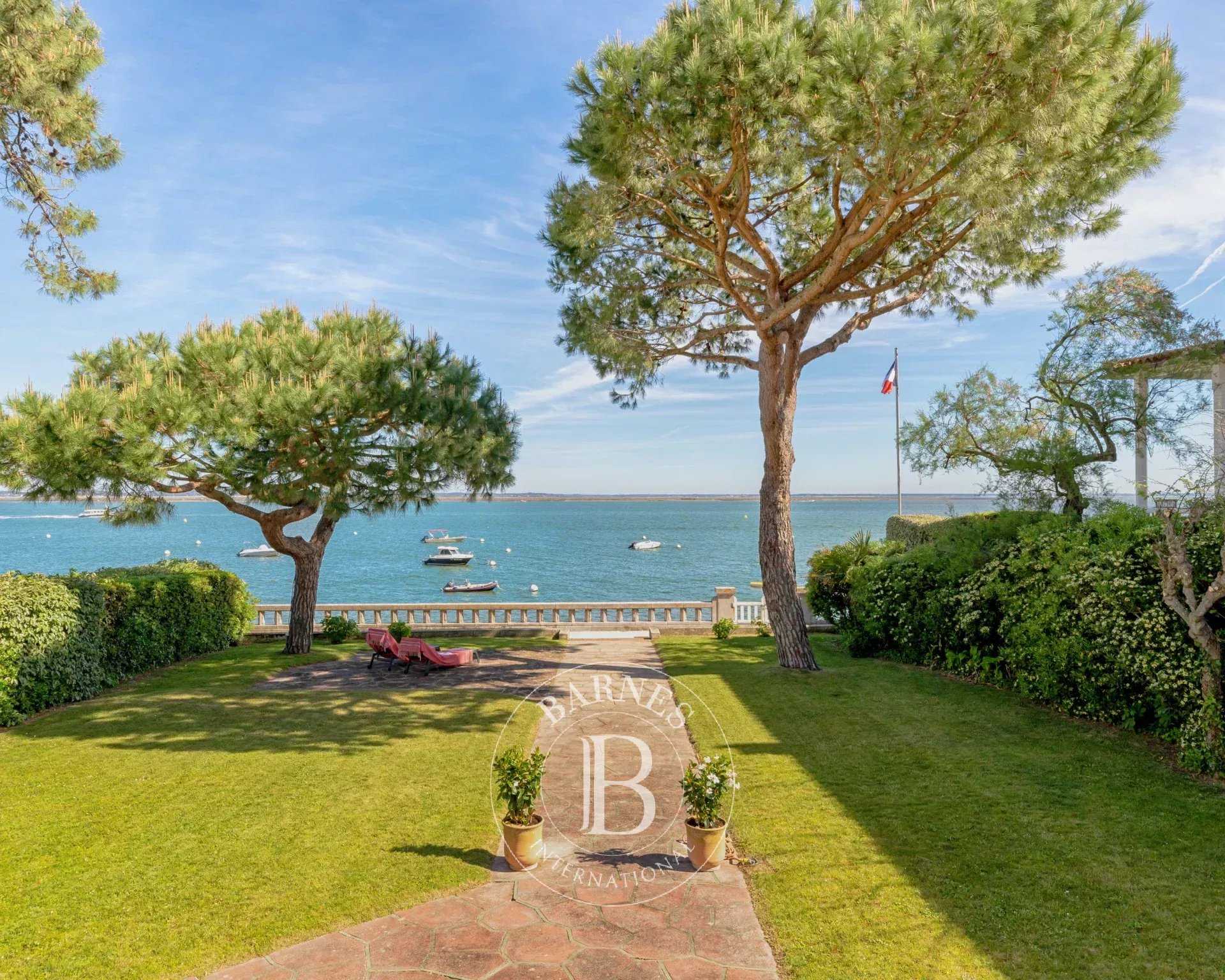 Villa Arcachon  -  ref 82509849 (picture 3)